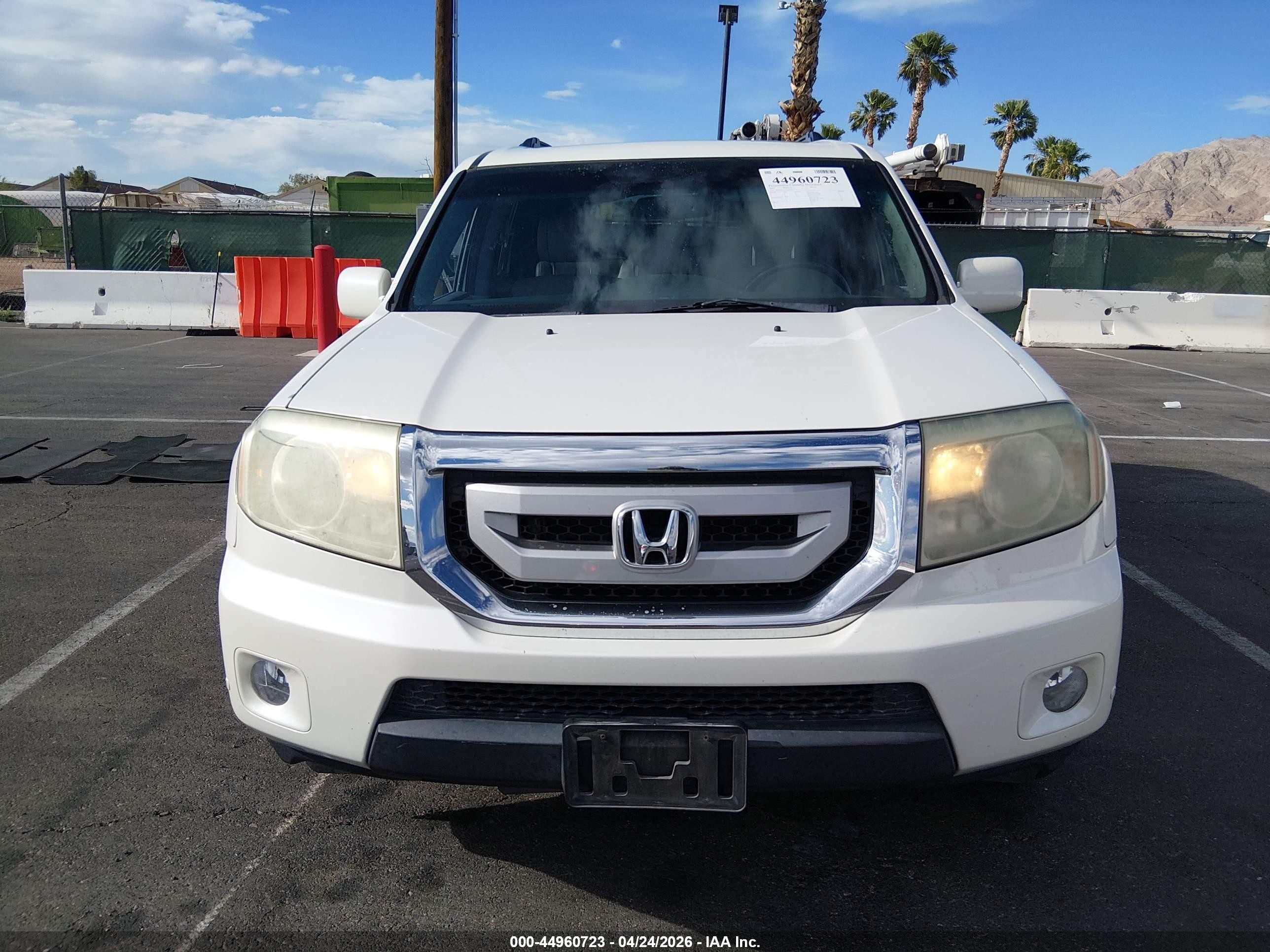 2011 Honda Pilot Touring White vin: 5FNYF4H95BB063417