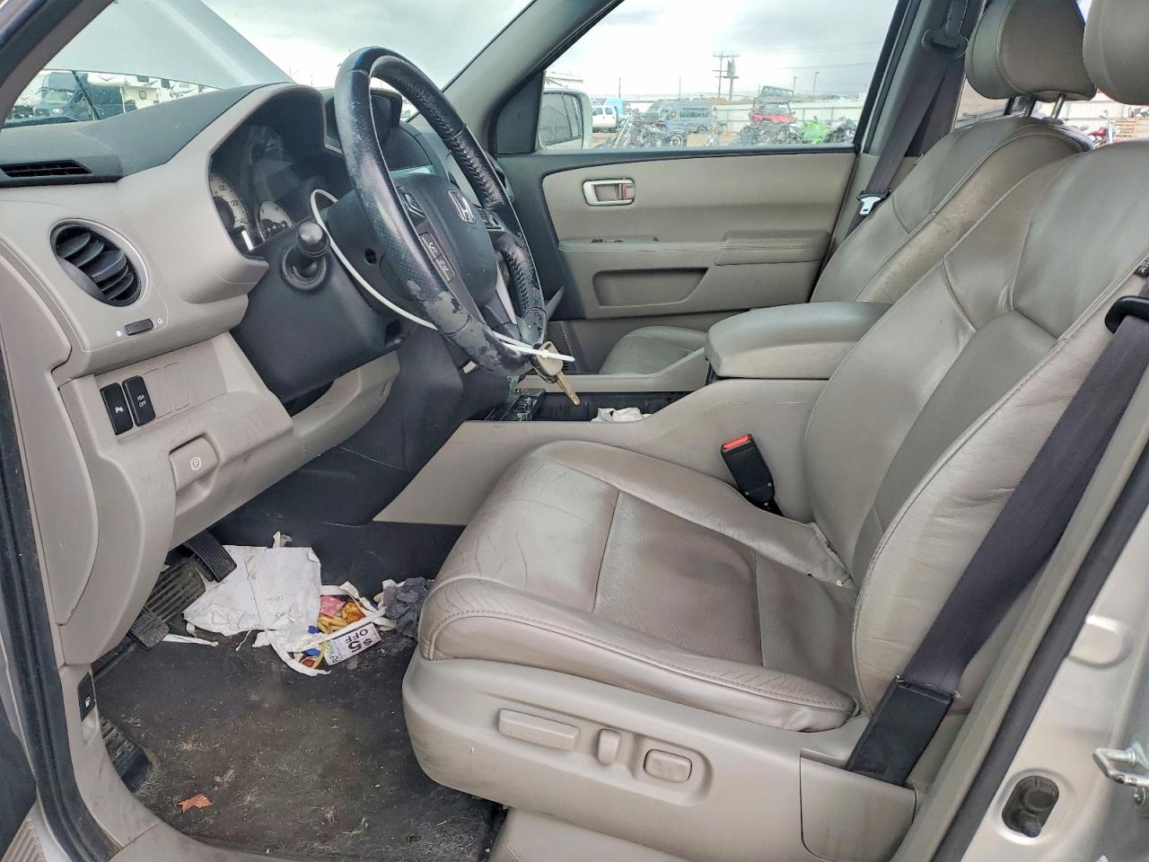 2011 Honda Pilot Touring Silver vin: 5FNYF4H95BB068651