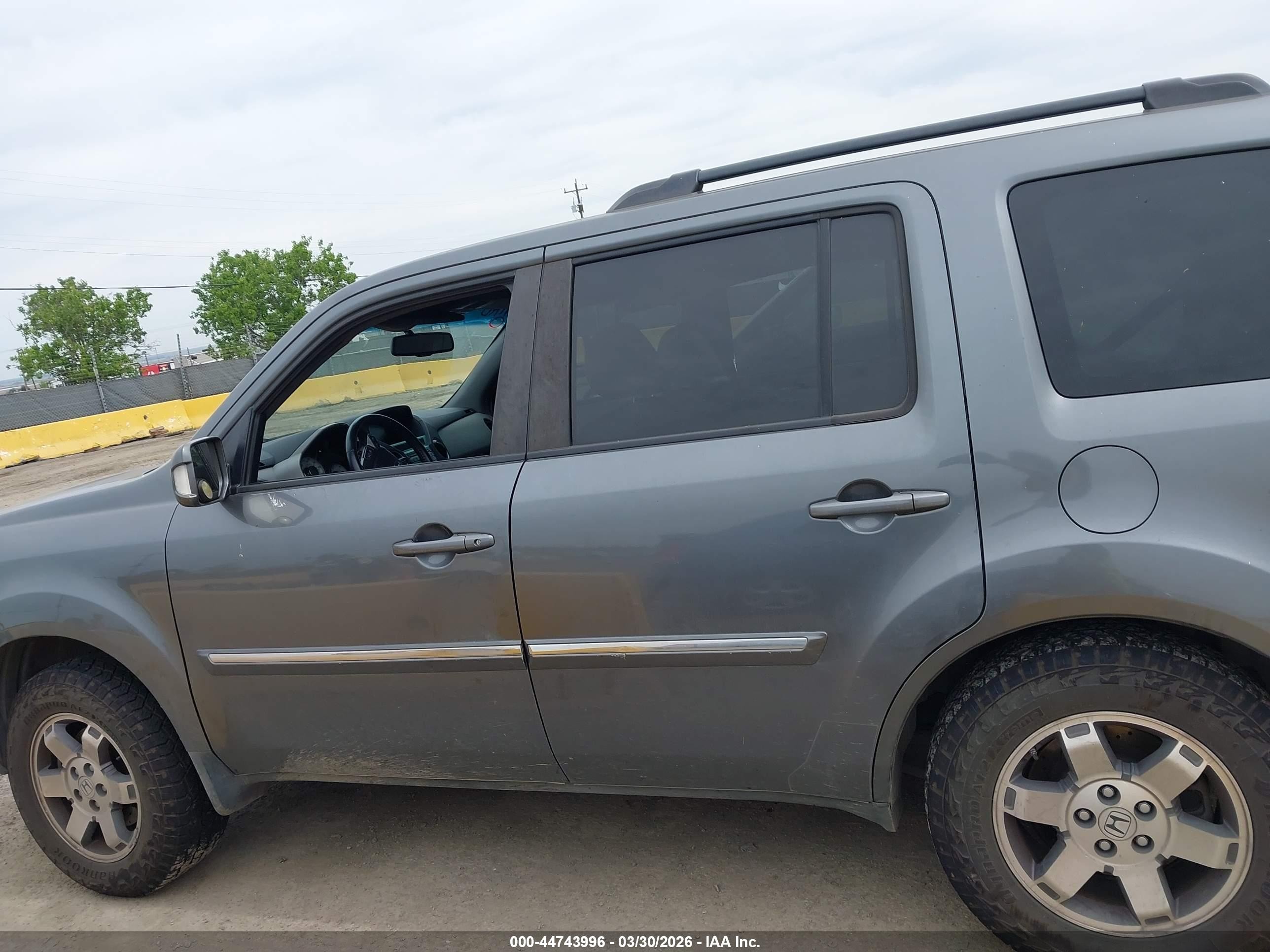 2011 Honda Pilot Touring Серый vin: 5FNYF4H95BB090634