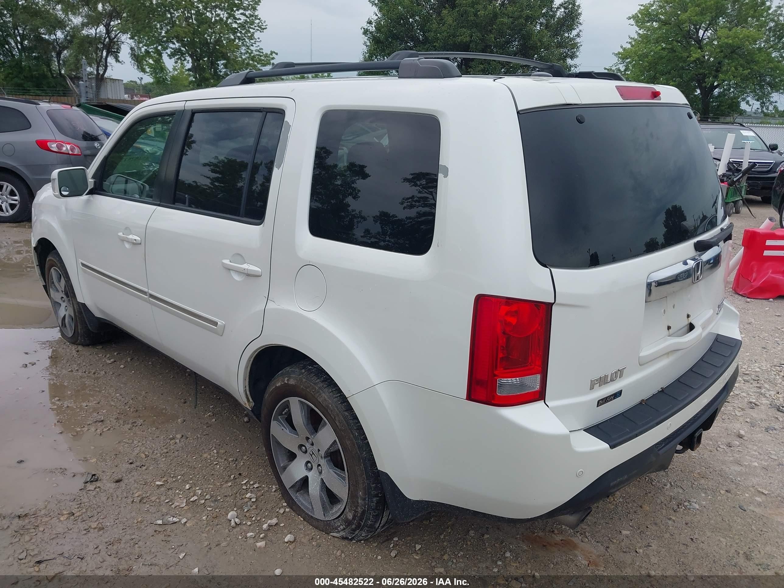 2013 Honda Pilot Touring White vin: 5FNYF4H95DB035975