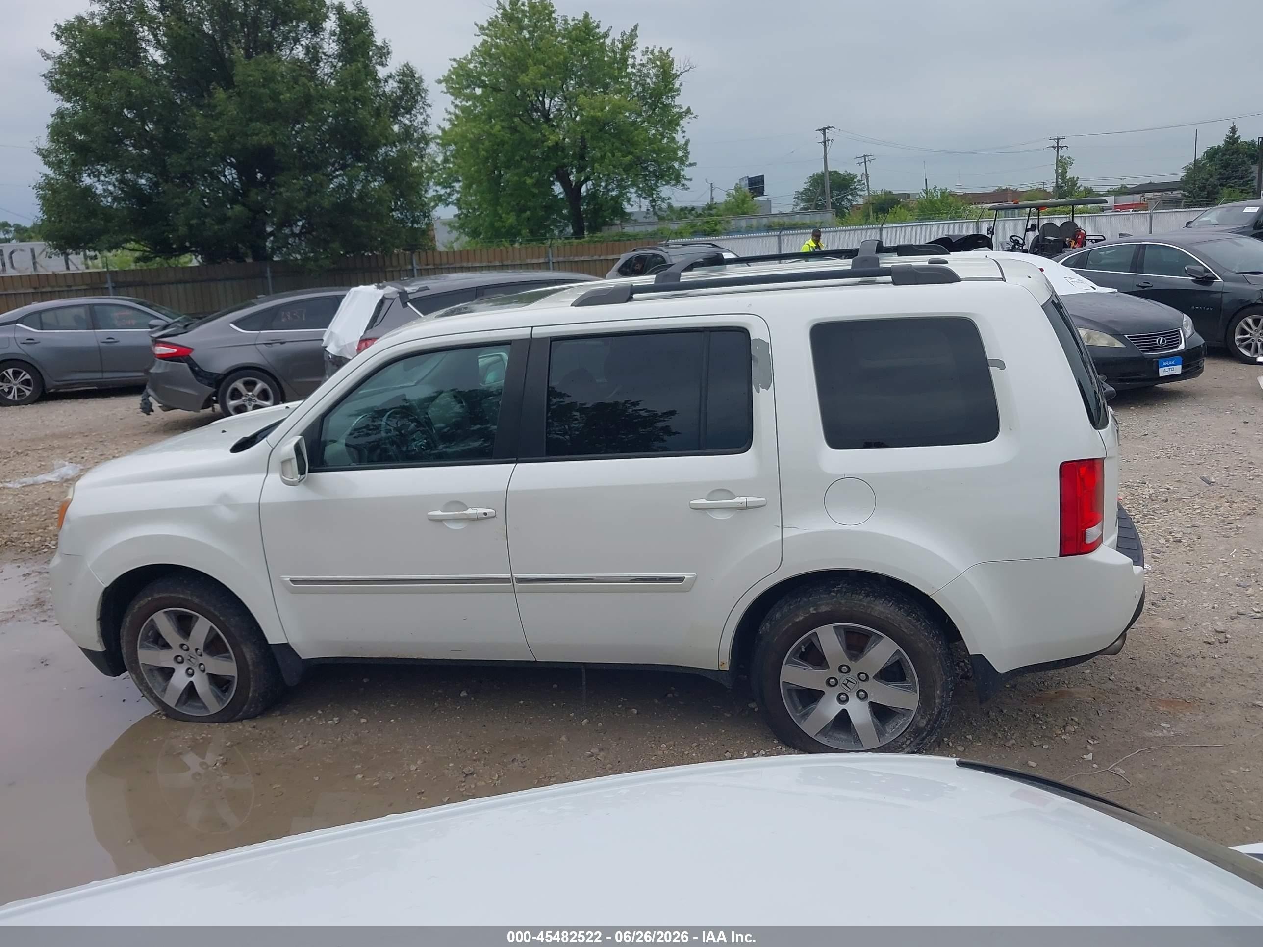 2013 Honda Pilot Touring White vin: 5FNYF4H95DB035975