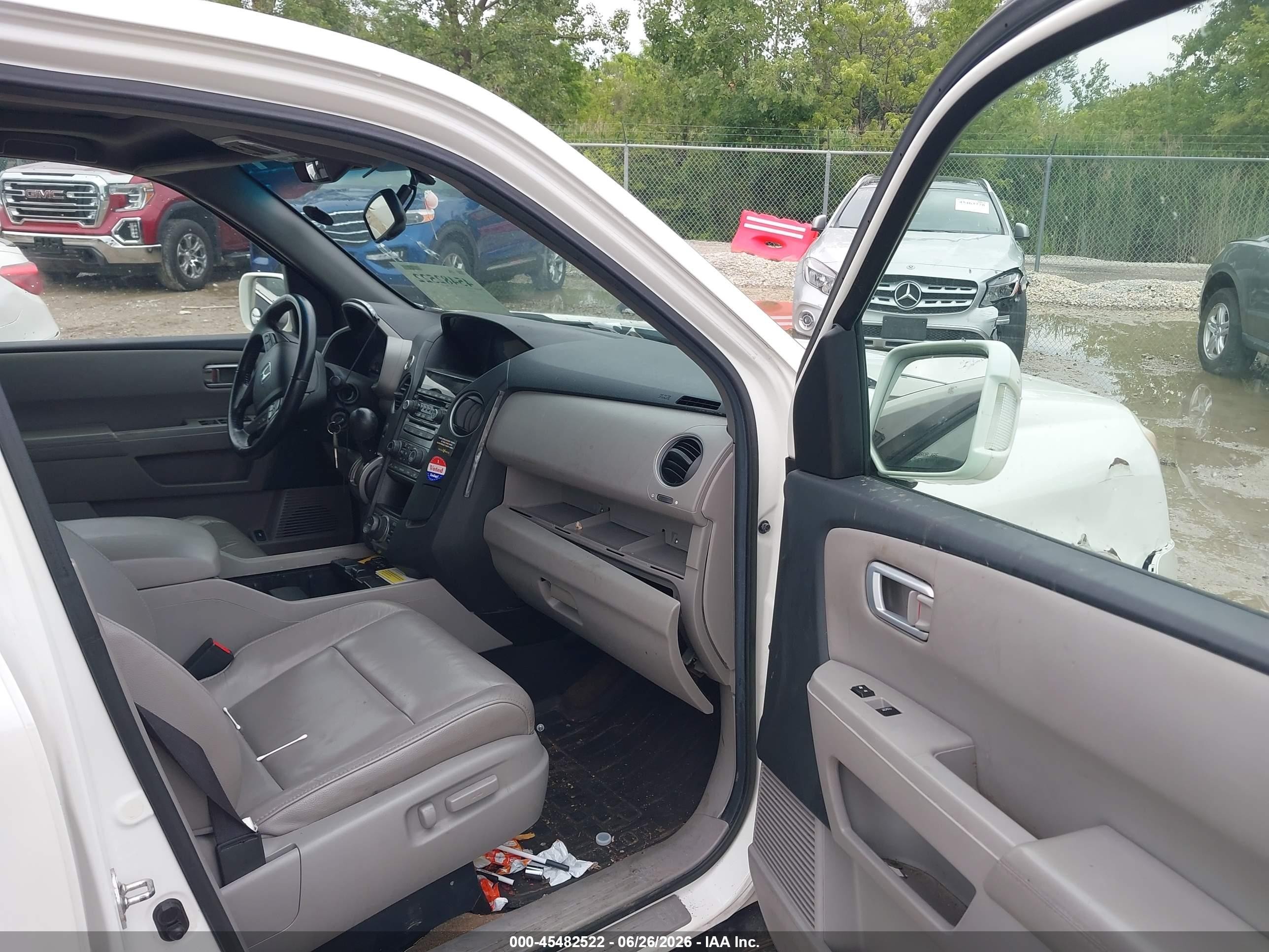 2013 Honda Pilot Touring White vin: 5FNYF4H95DB035975