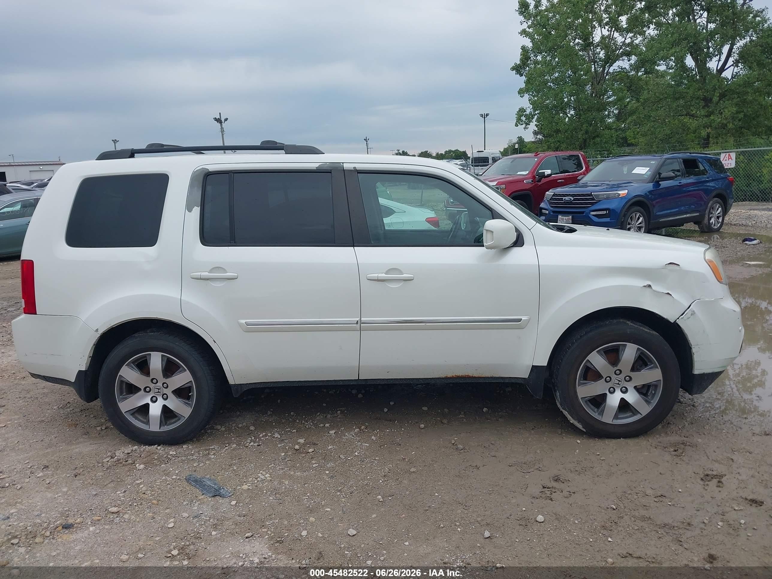 2013 Honda Pilot Touring White vin: 5FNYF4H95DB035975
