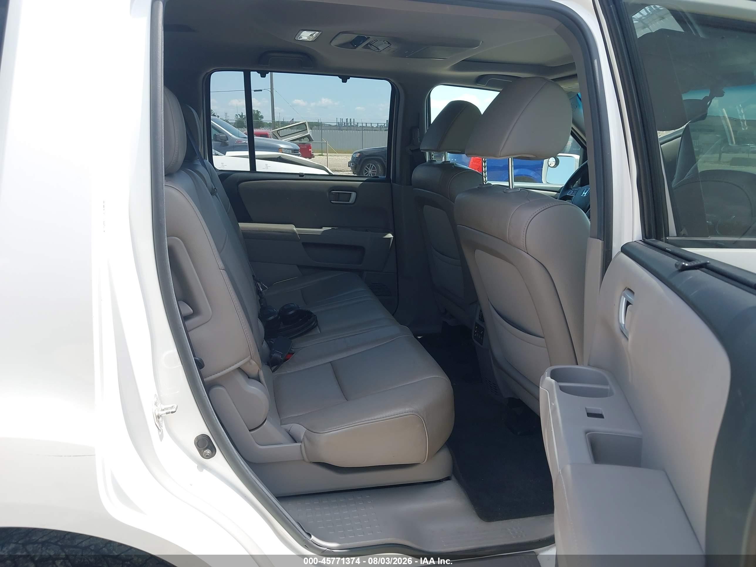2013 Honda Pilot Touring White vin: 5FNYF4H95DB056048