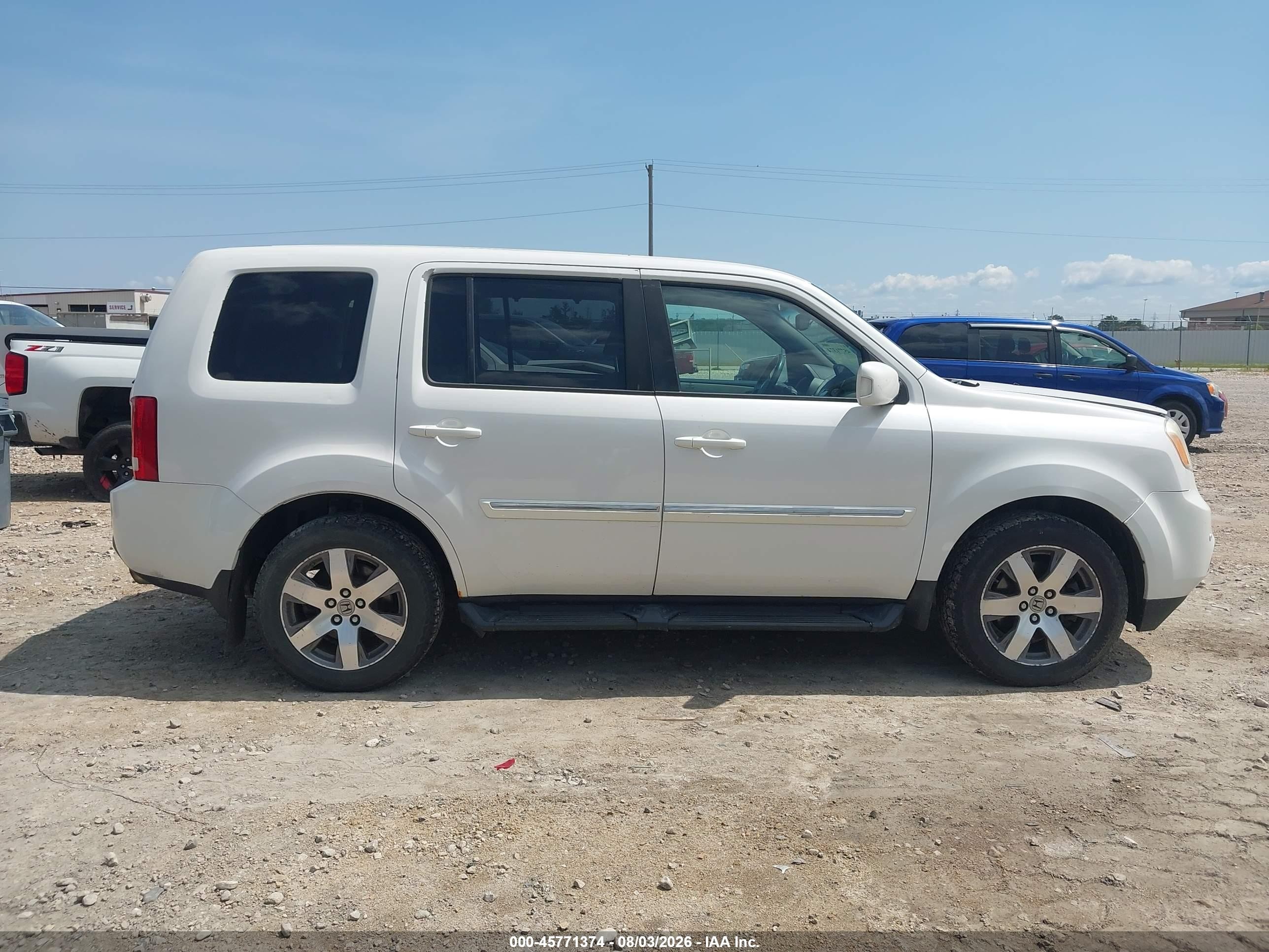 2013 Honda Pilot Touring White vin: 5FNYF4H95DB056048
