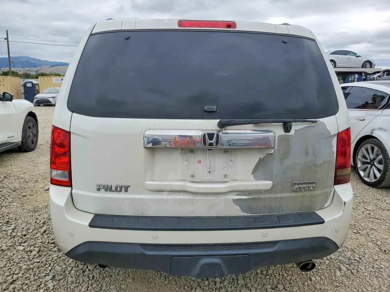 2014 Honda Pilot Touring White vin: 5FNYF4H95EB015064