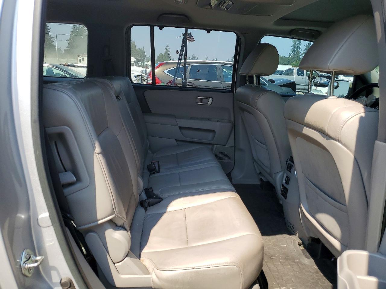 2014 Honda Pilot Touring Silver vin: 5FNYF4H95EB030017