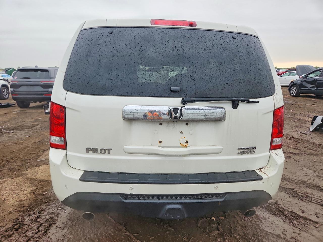 2014 Honda Pilot Touring White vin: 5FNYF4H95EB036657