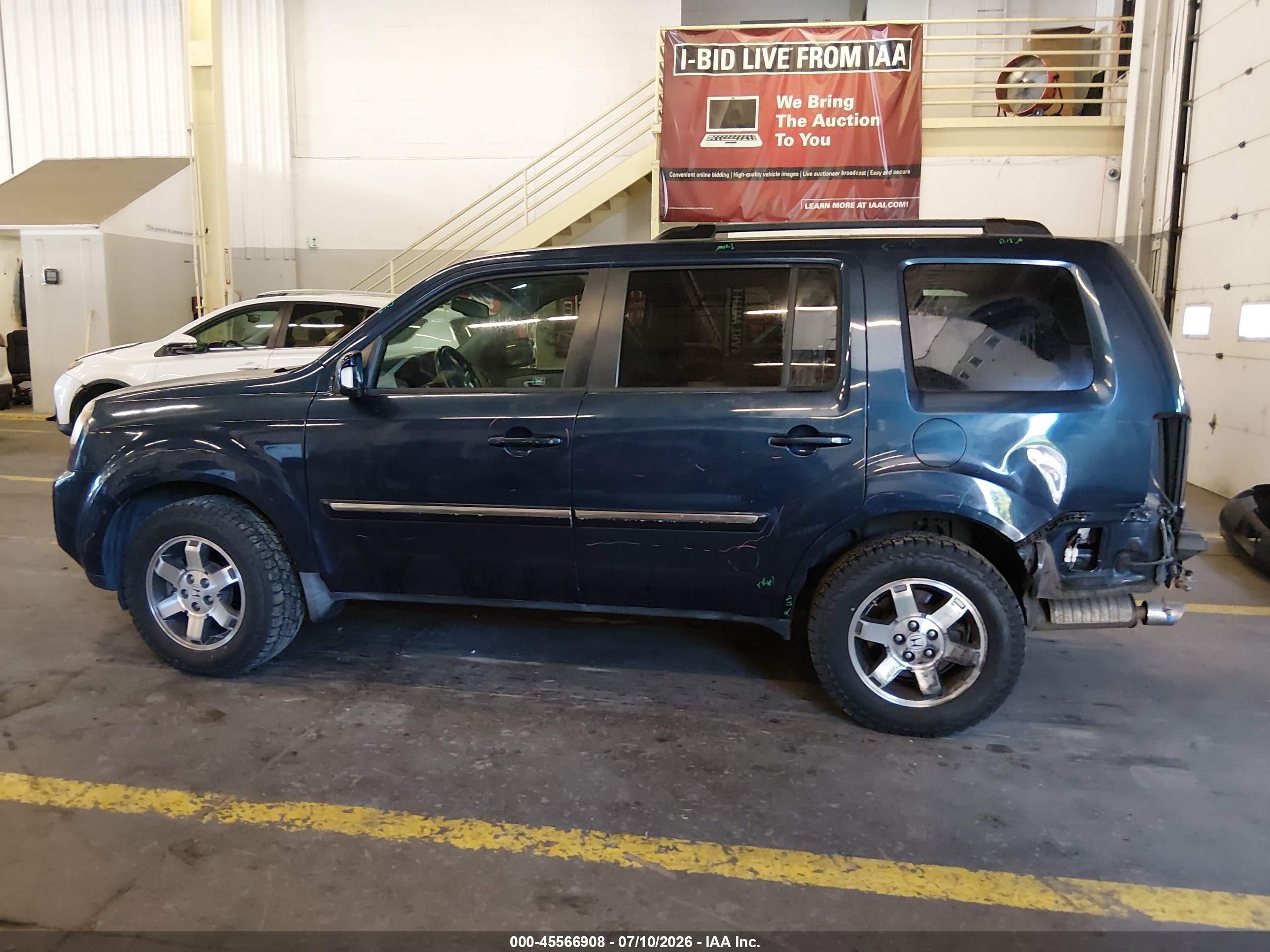 2010 Honda Pilot Touring Blue vin: 5FNYF4H96AB012684