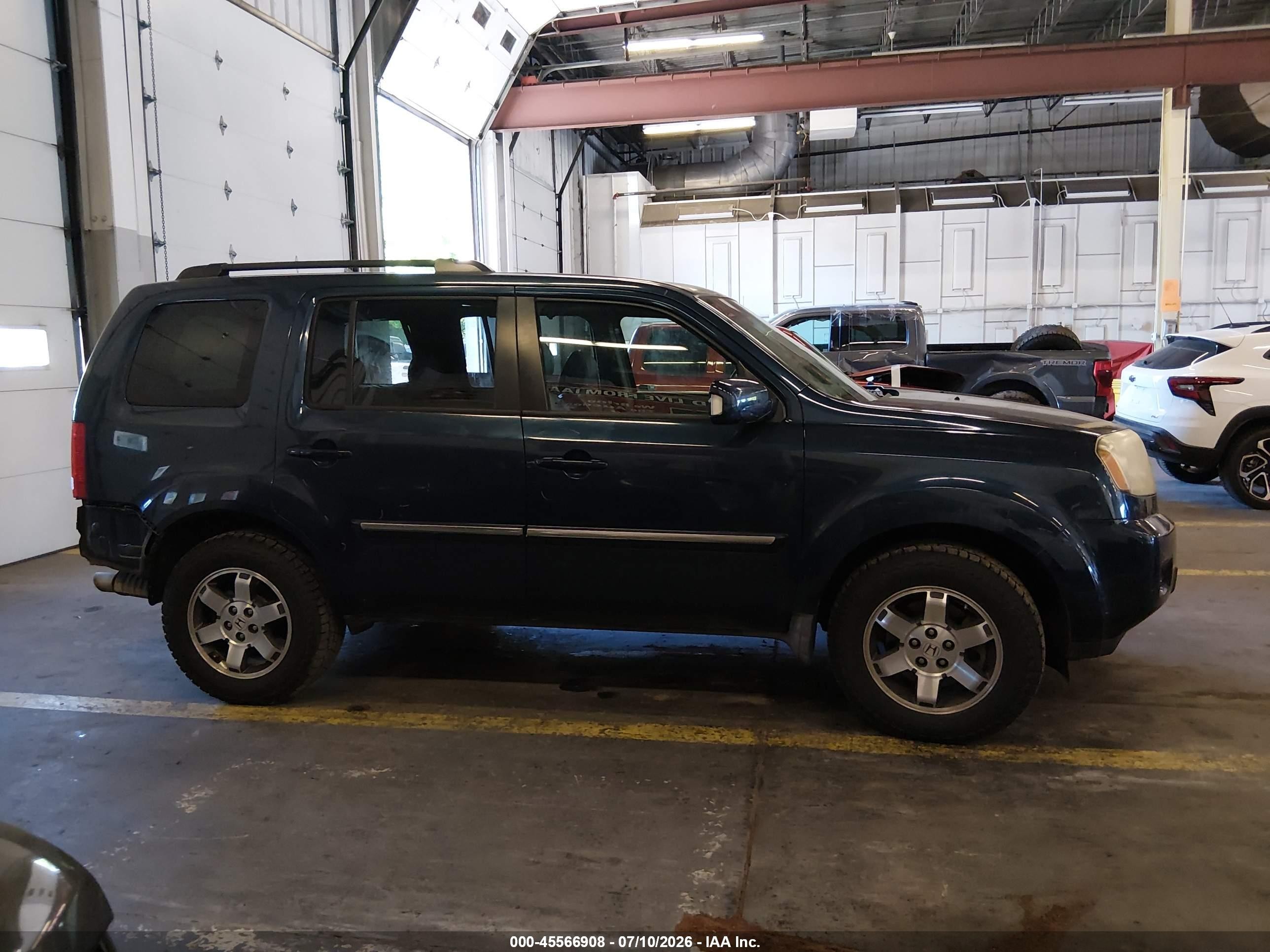 2010 Honda Pilot Touring Blue vin: 5FNYF4H96AB012684
