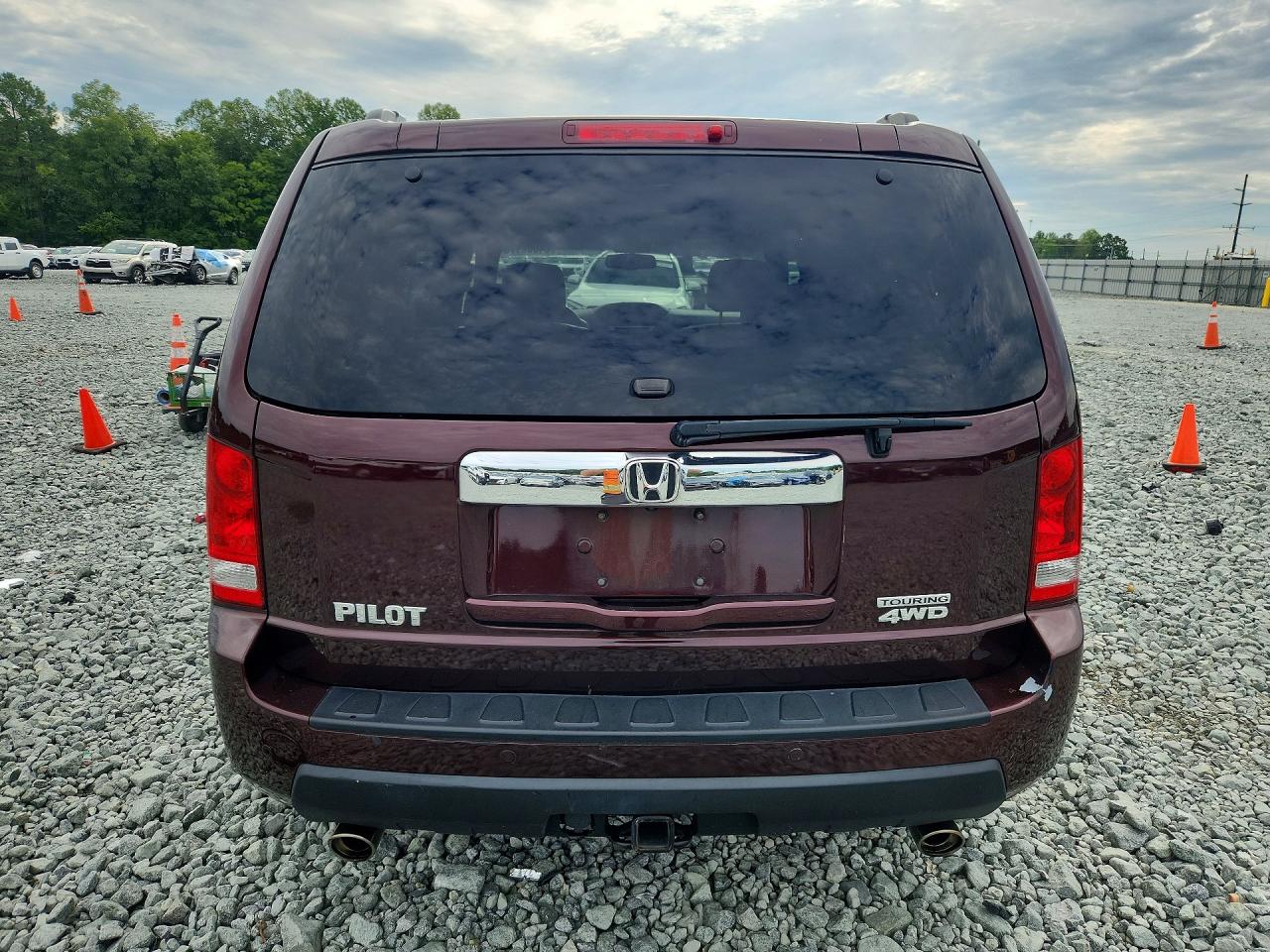 2010 Honda Pilot Touring Burgundy vin: 5FNYF4H96AB019070