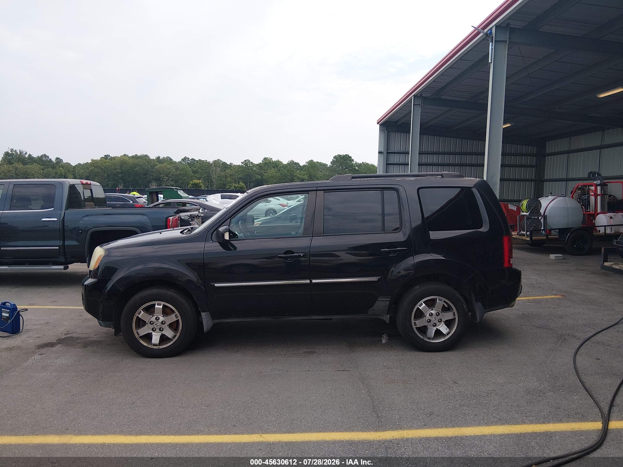 2010 Honda Pilot Touring Black vin: 5FNYF4H96AB029159