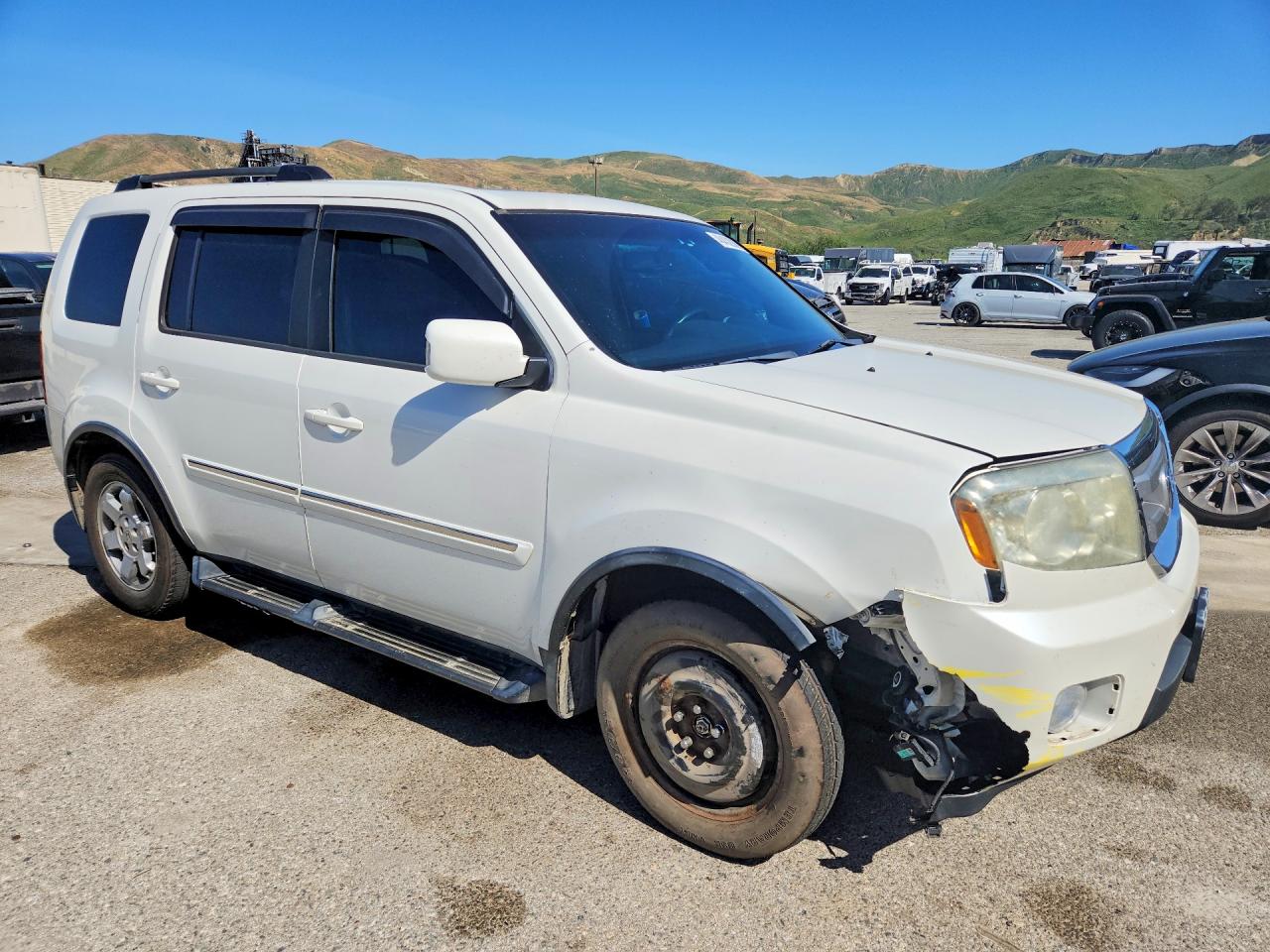 2011 Honda Pilot Touring White vin: 5FNYF4H96BB025291