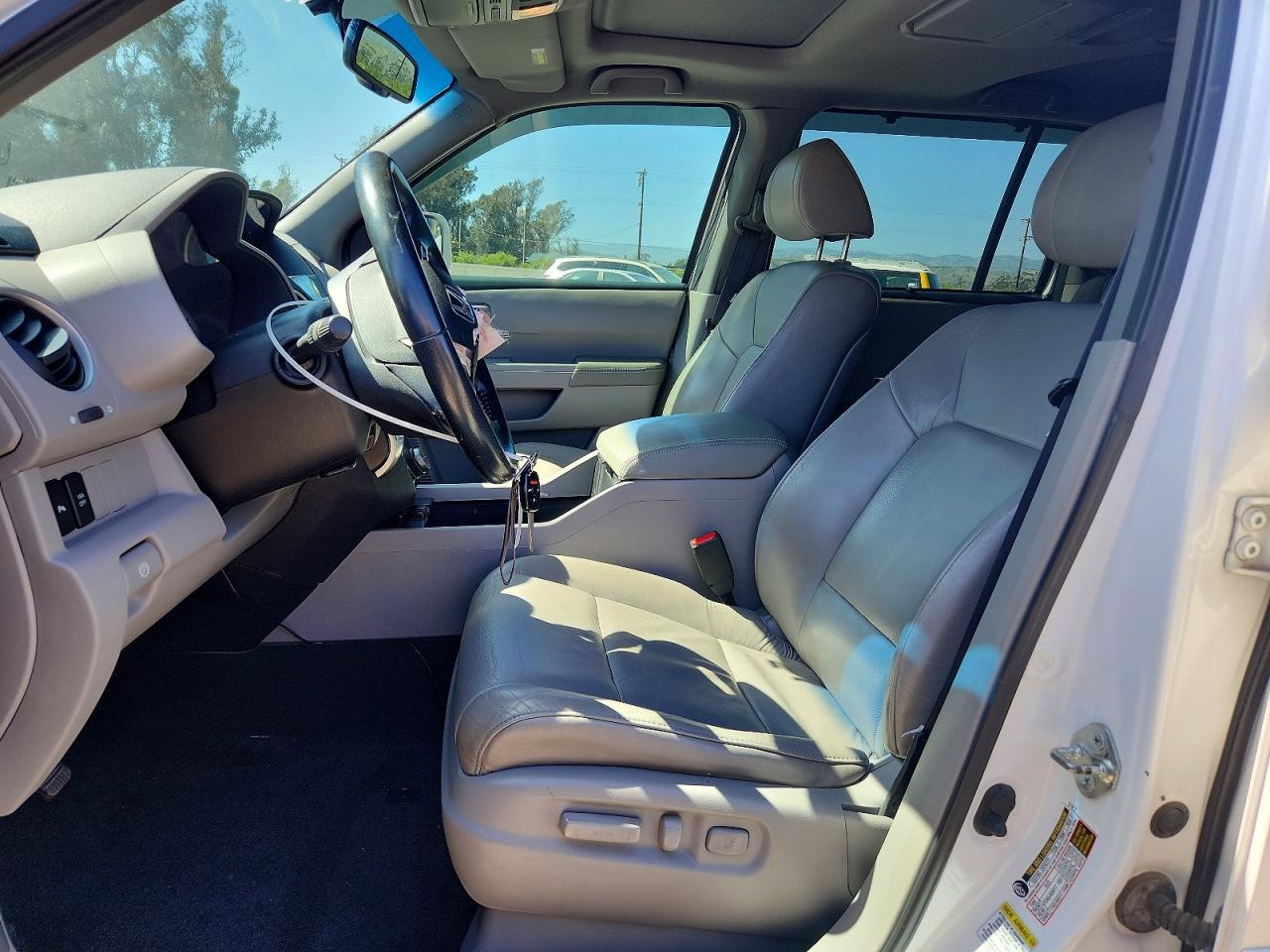 2011 Honda Pilot Touring White vin: 5FNYF4H96BB025291