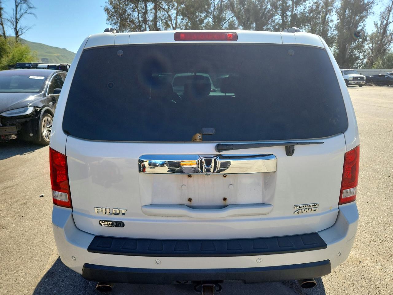 2011 Honda Pilot Touring White vin: 5FNYF4H96BB025291