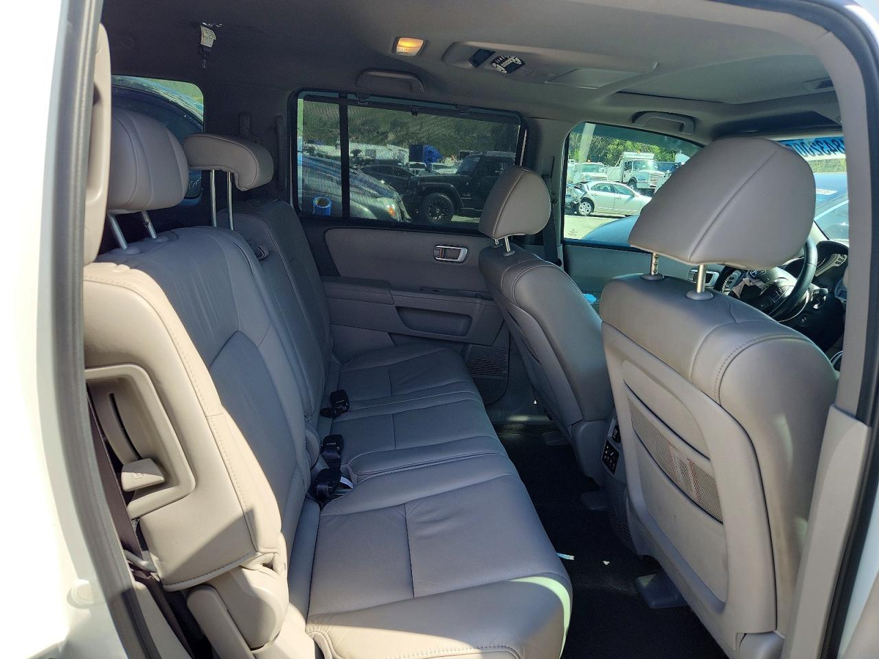 2011 Honda Pilot Touring White vin: 5FNYF4H96BB025291