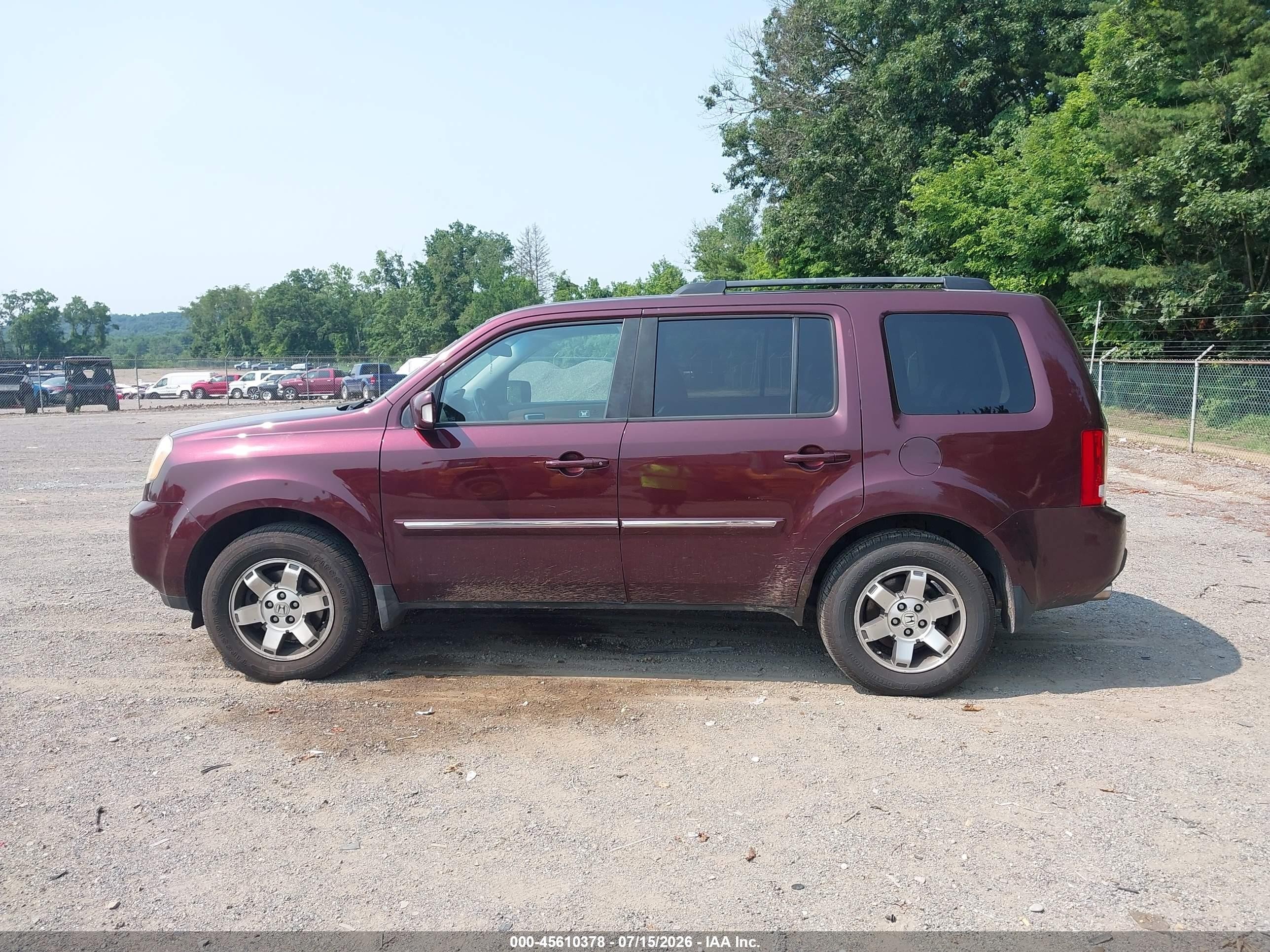 2011 Honda Pilot Touring Темно-бордовый vin: 5FNYF4H96BB042740