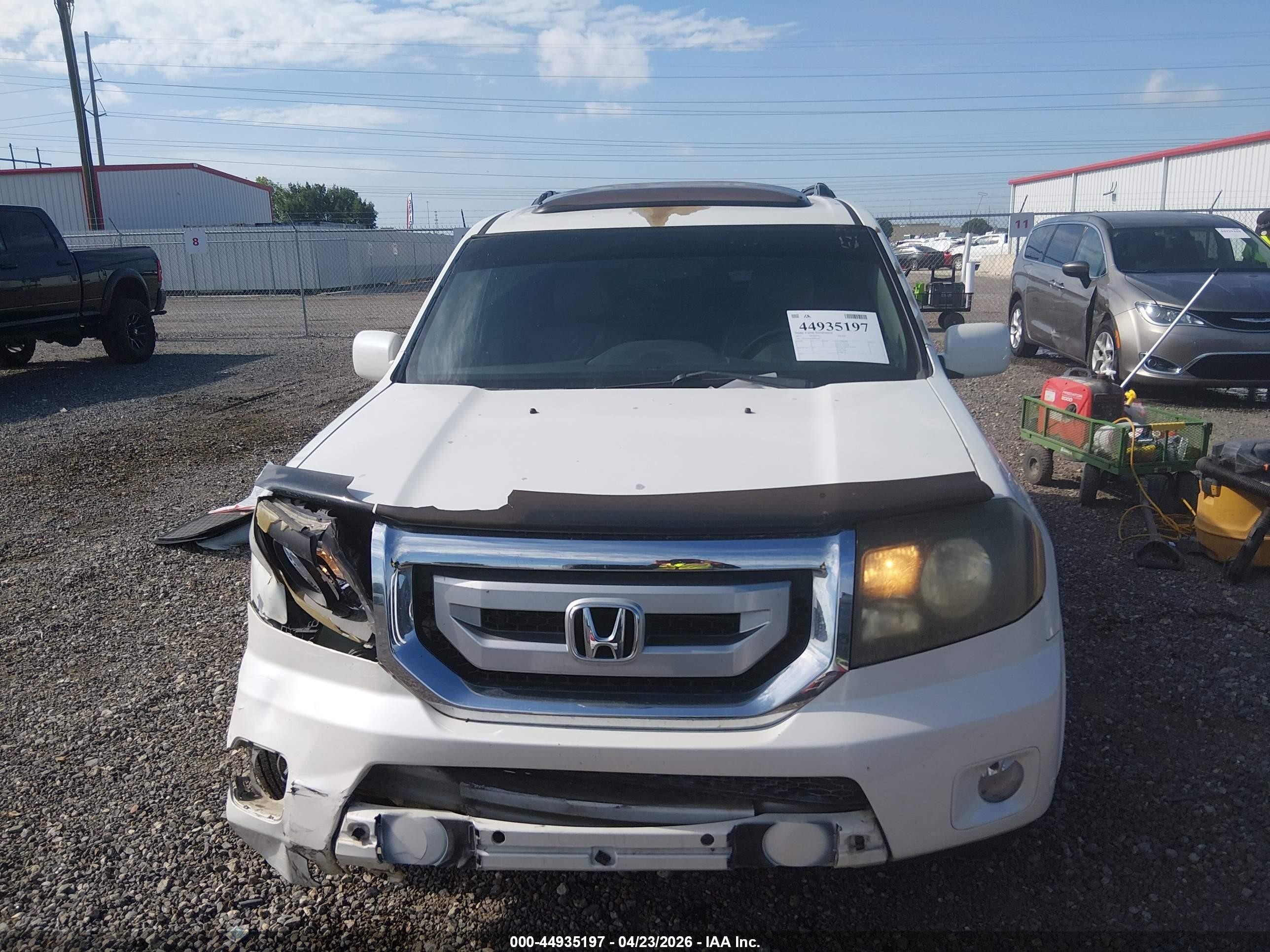 2011 Honda Pilot Touring White vin: 5FNYF4H96BB063412