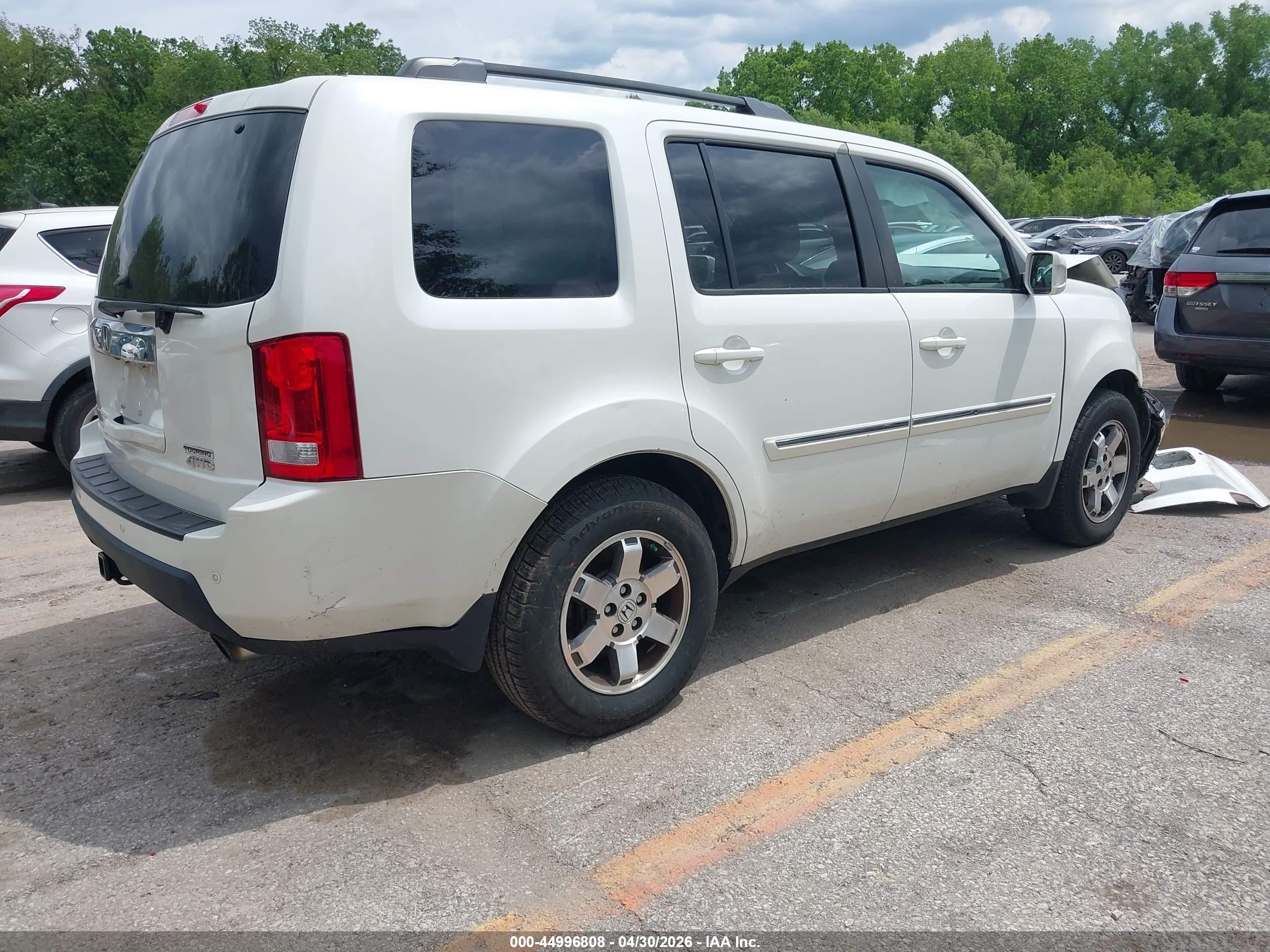 2011 Honda Pilot Touring White vin: 5FNYF4H96BB069288