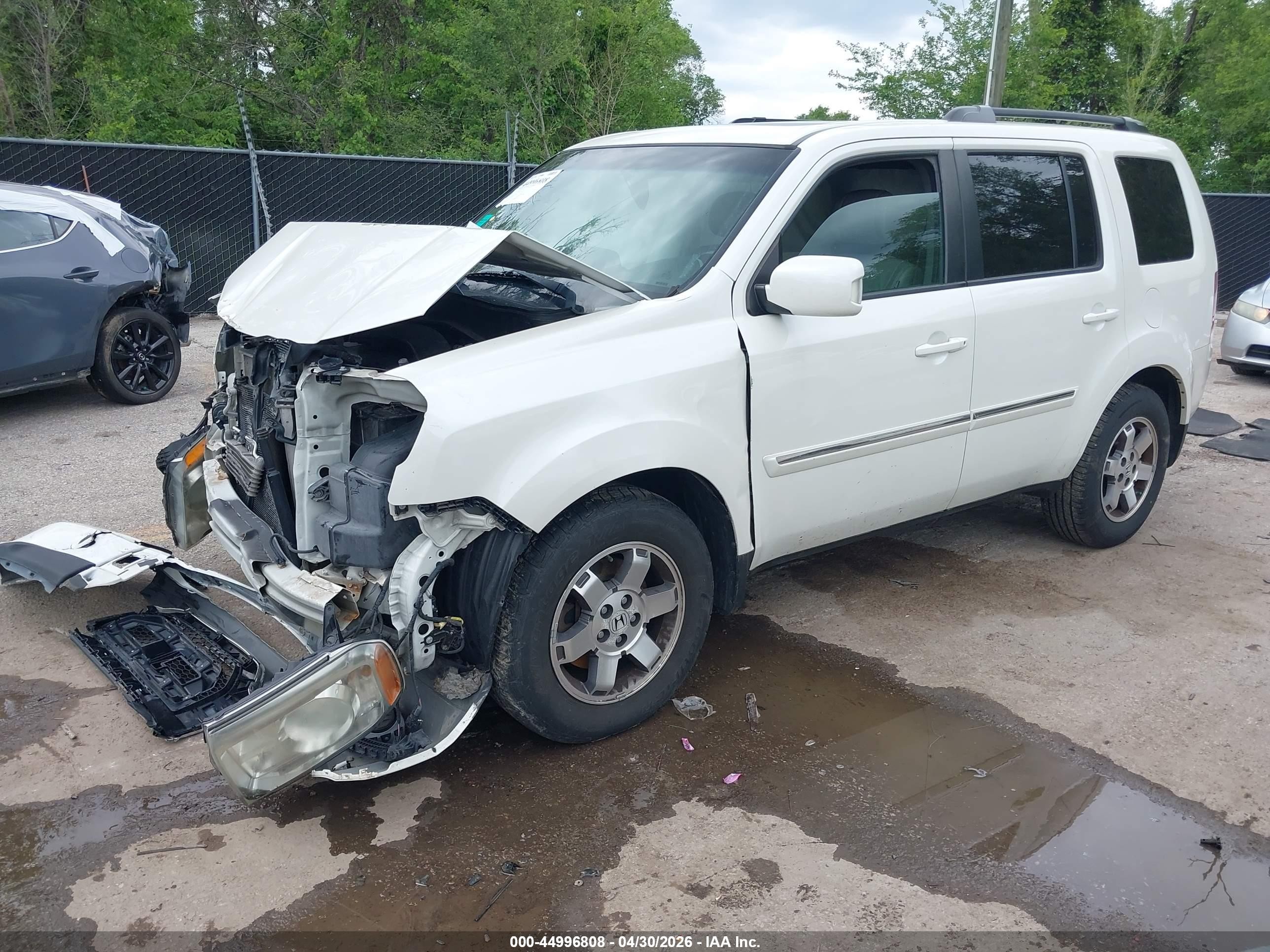2011 Honda Pilot Touring White vin: 5FNYF4H96BB069288