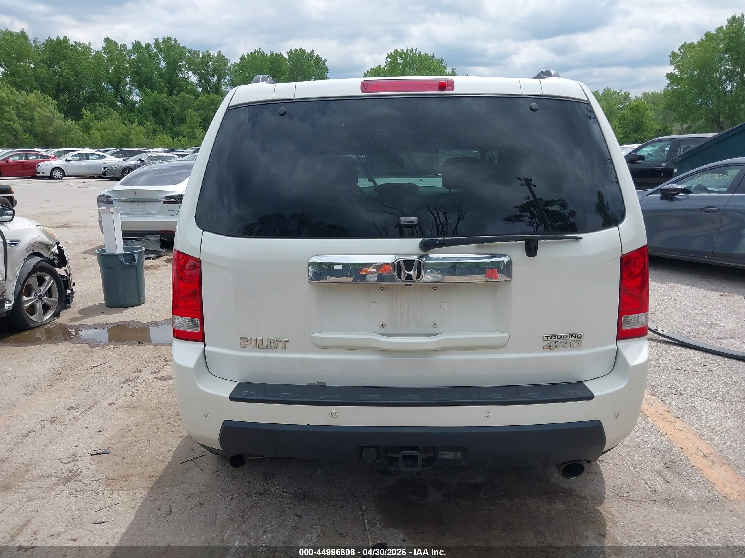 2011 Honda Pilot Touring White vin: 5FNYF4H96BB069288