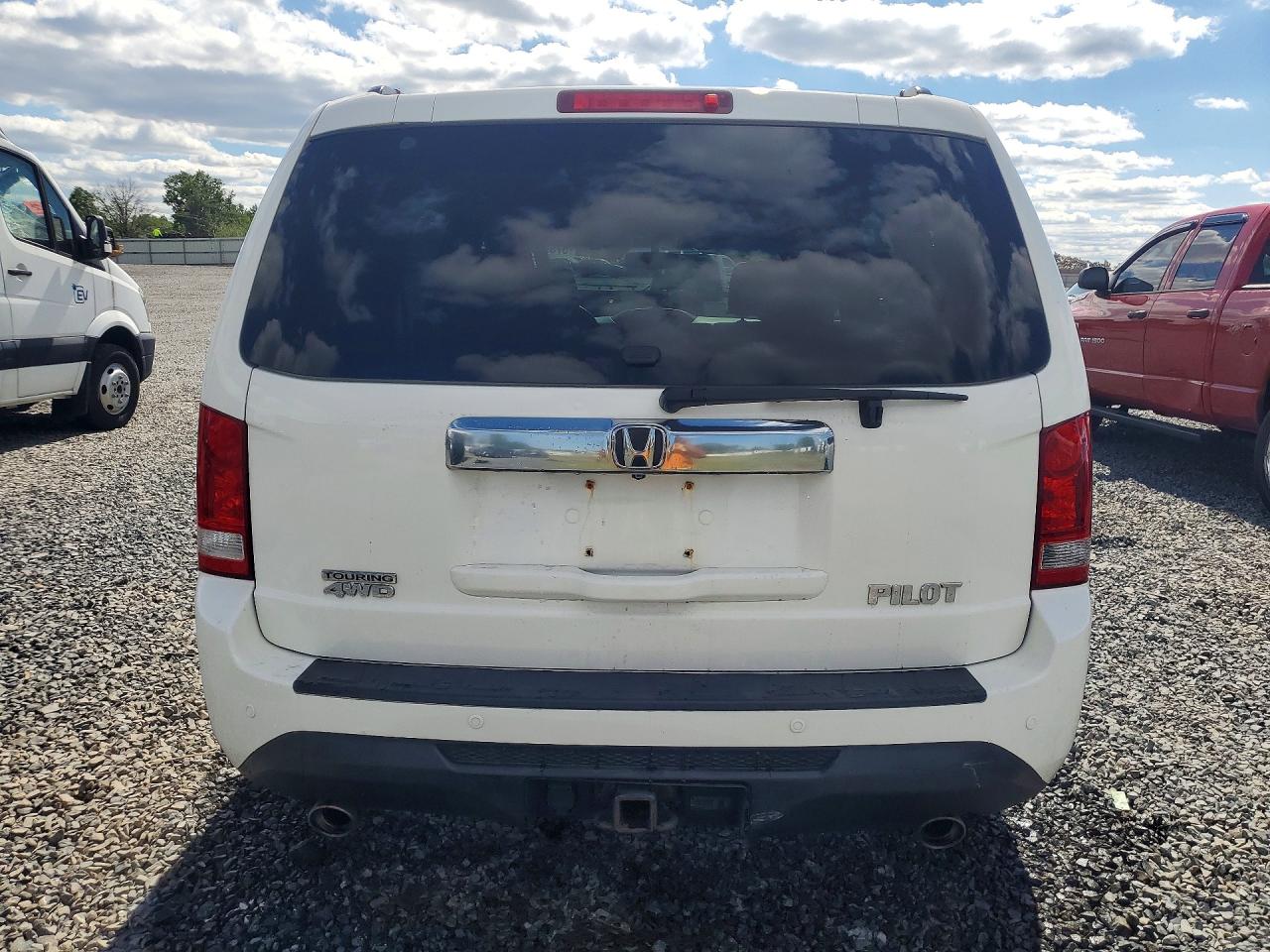 2012 Honda Pilot Touring White vin: 5FNYF4H96CB027849