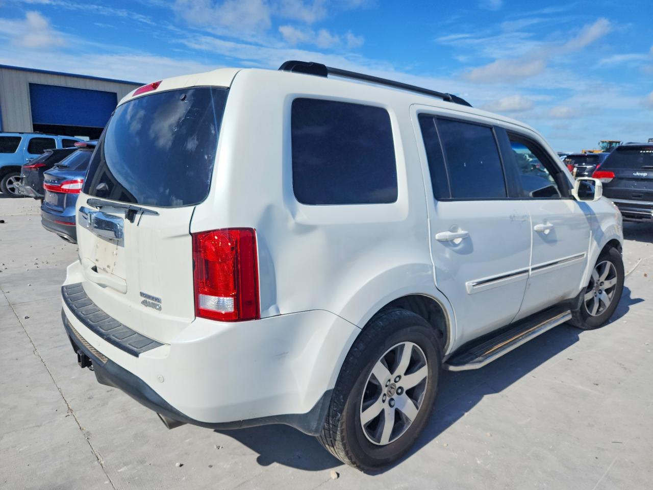 2012 Honda Pilot Touring White vin: 5FNYF4H96CB037975