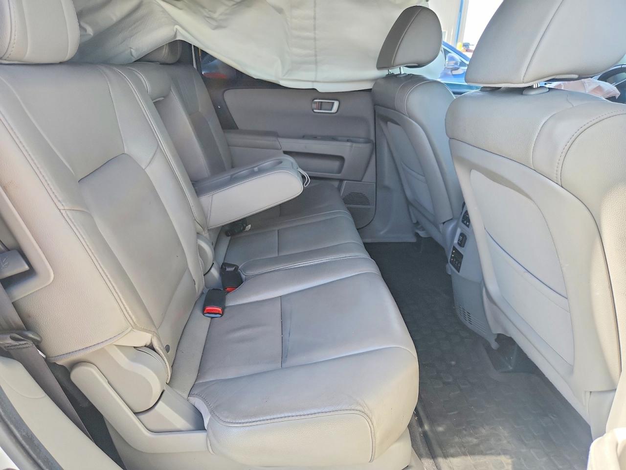 2012 Honda Pilot Touring White vin: 5FNYF4H96CB037975