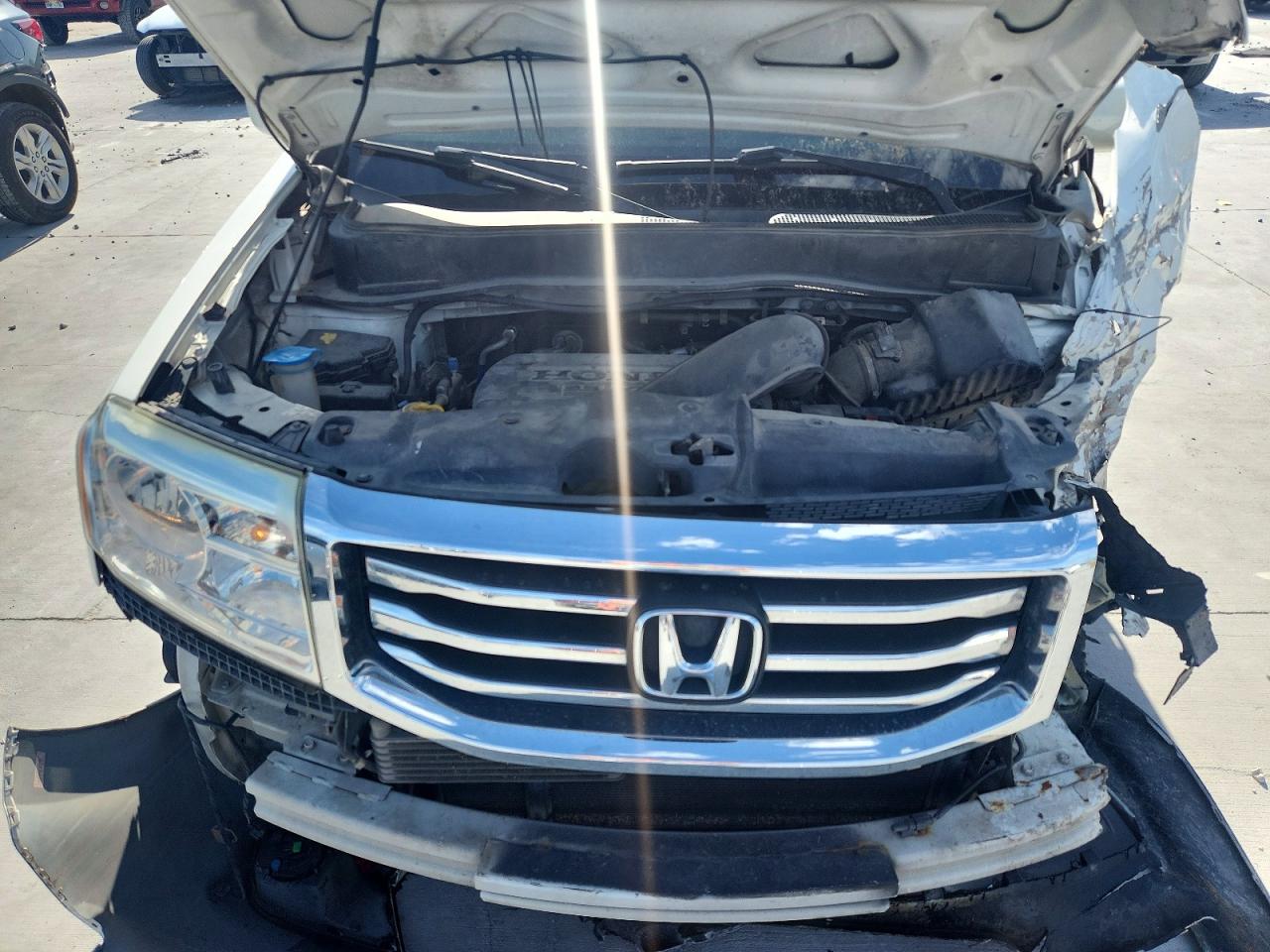 2012 Honda Pilot Touring White vin: 5FNYF4H96CB037975
