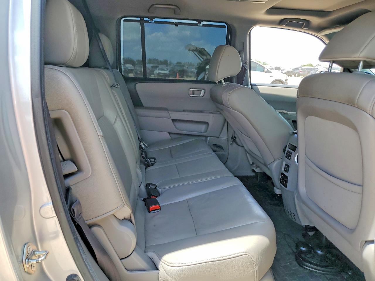 2012 Honda Pilot Touring Silver vin: 5FNYF4H96CB065212
