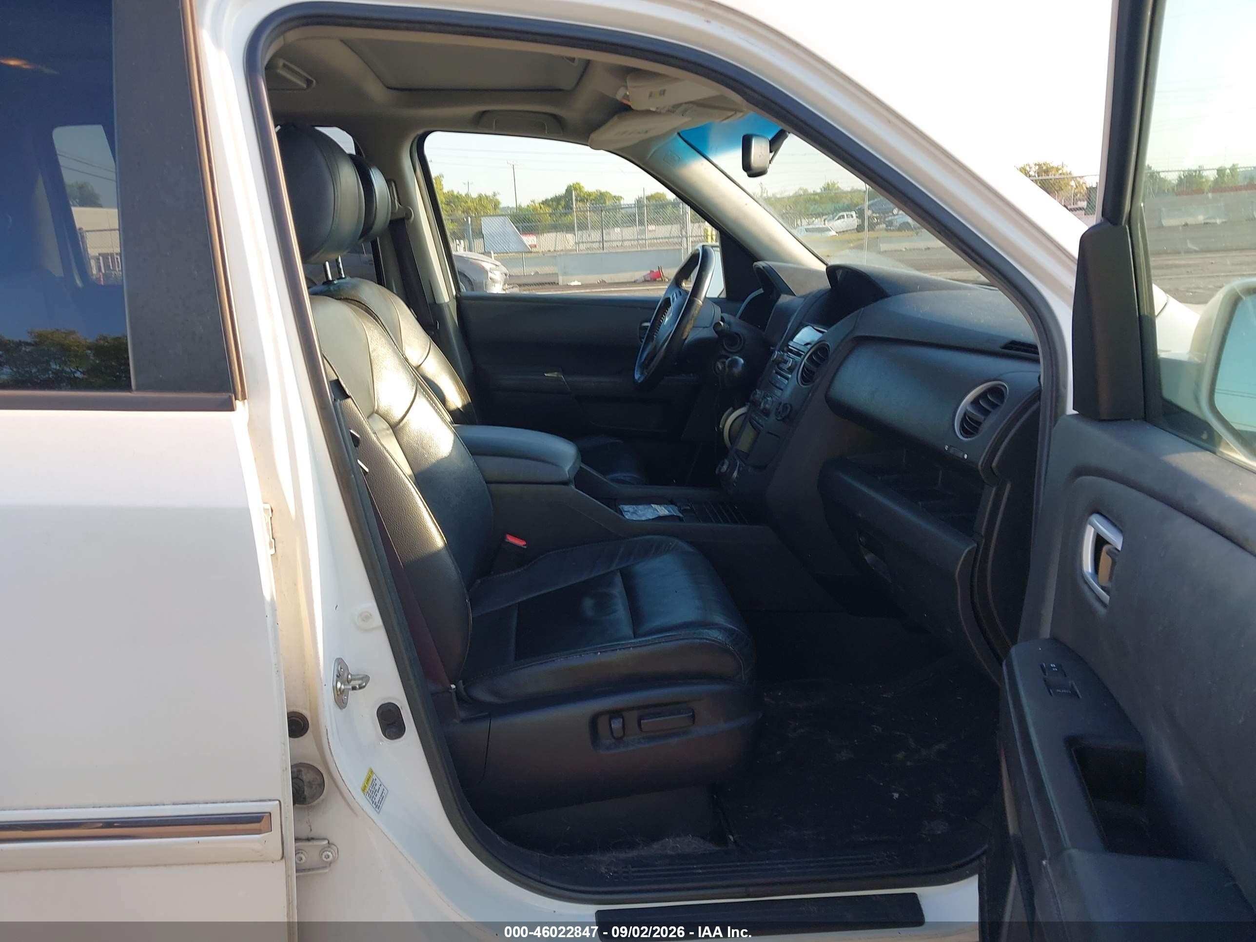 2012 Honda Pilot Touring White vin: 5FNYF4H96CB065582