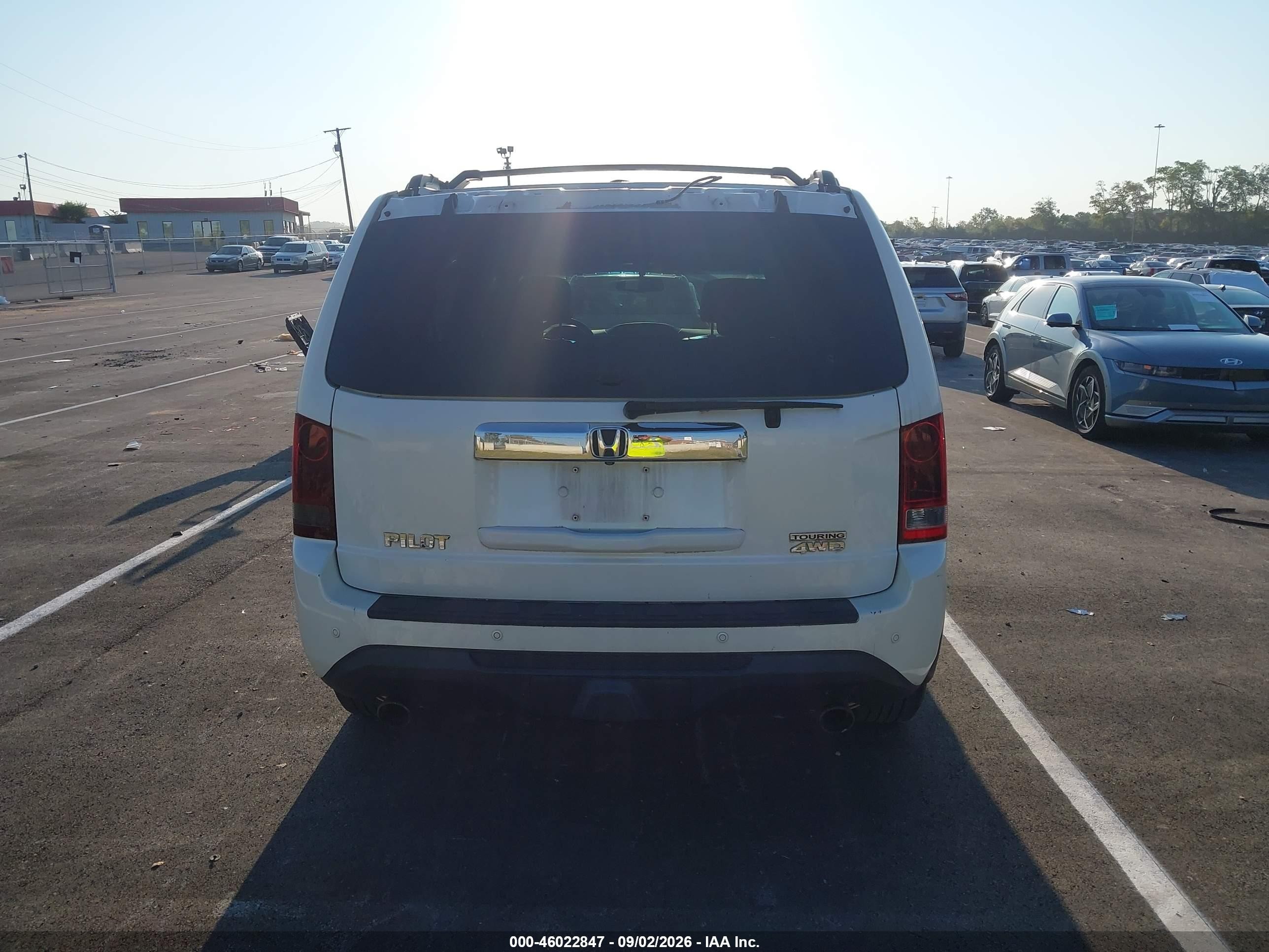 2012 Honda Pilot Touring White vin: 5FNYF4H96CB065582