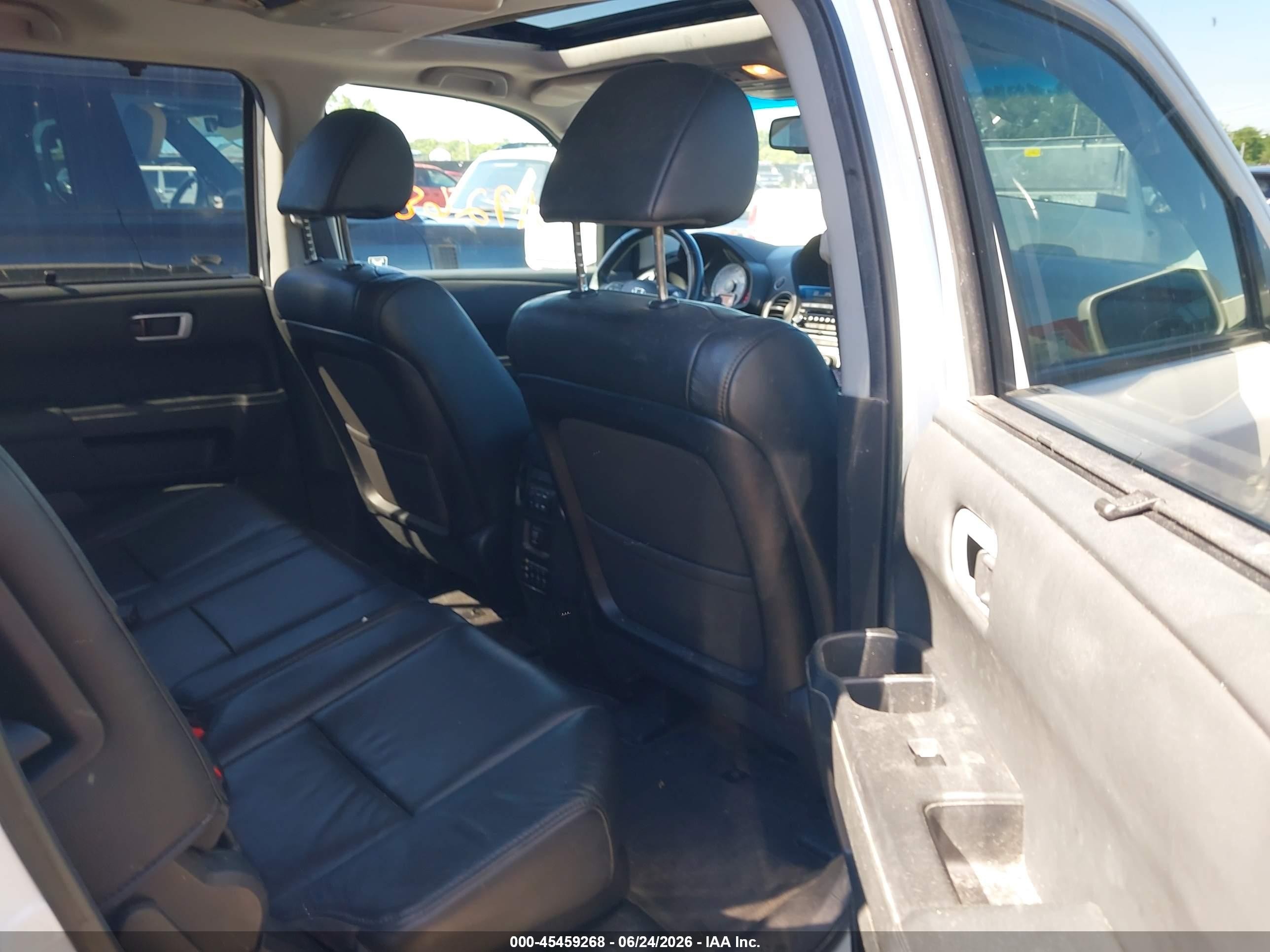 2012 Honda Pilot Touring White vin: 5FNYF4H96CB068451