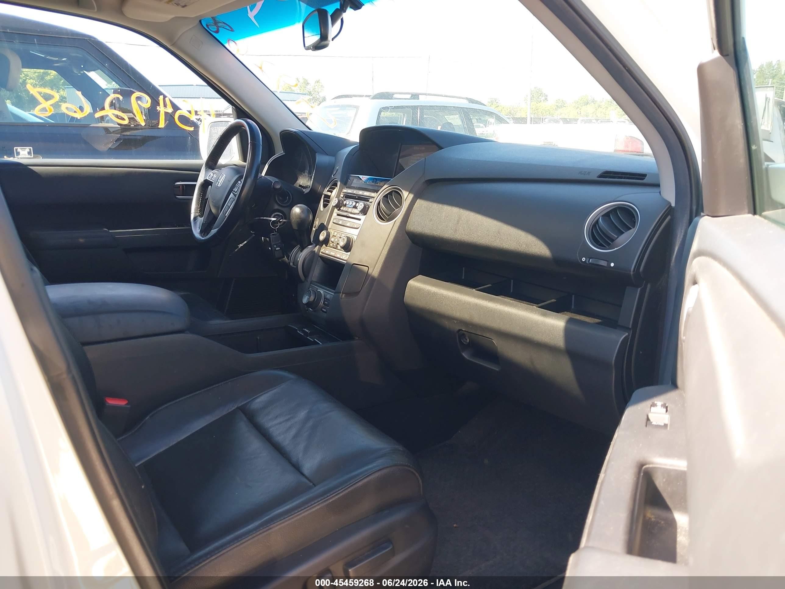 2012 Honda Pilot Touring White vin: 5FNYF4H96CB068451