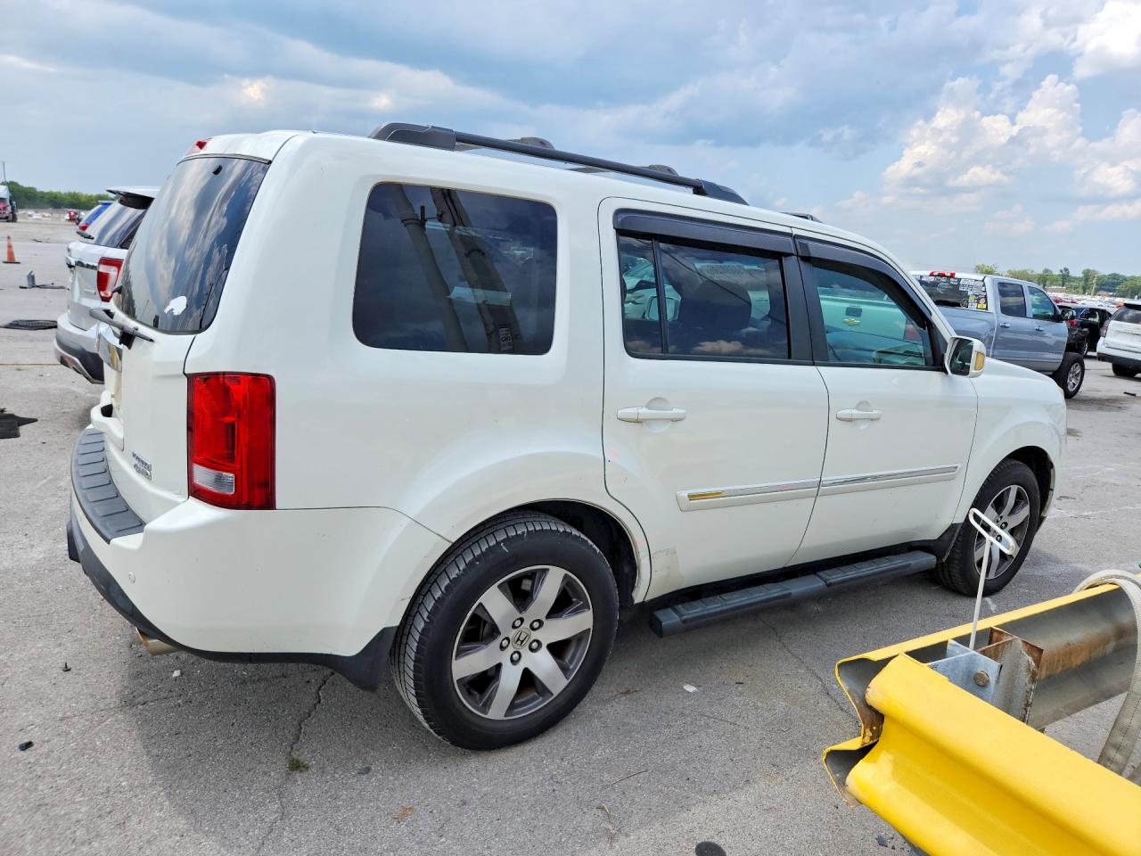 2013 Honda Pilot Touring White vin: 5FNYF4H96DB029893