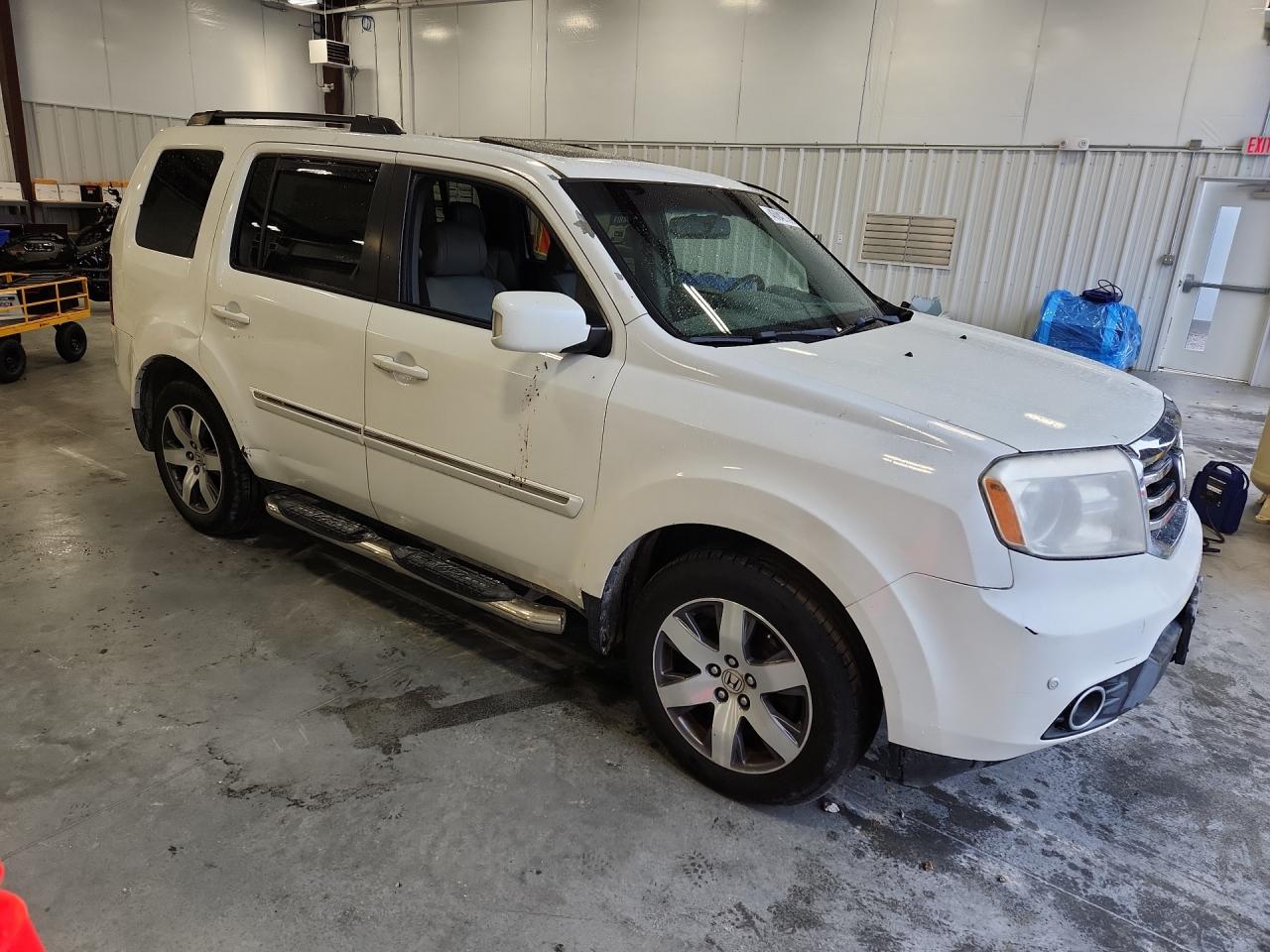 2013 Honda Pilot Touring White vin: 5FNYF4H96DB035824