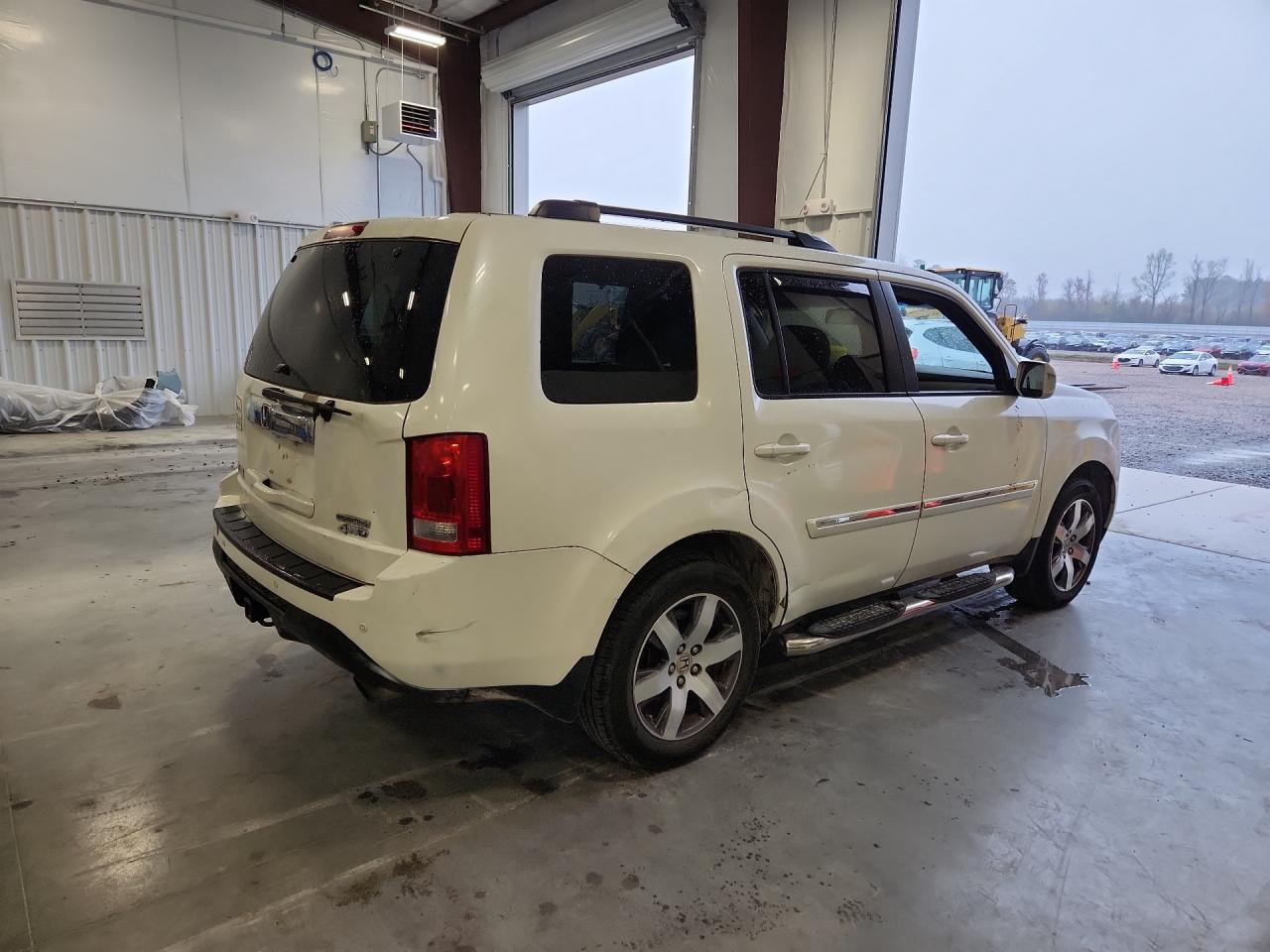 2013 Honda Pilot Touring White vin: 5FNYF4H96DB035824
