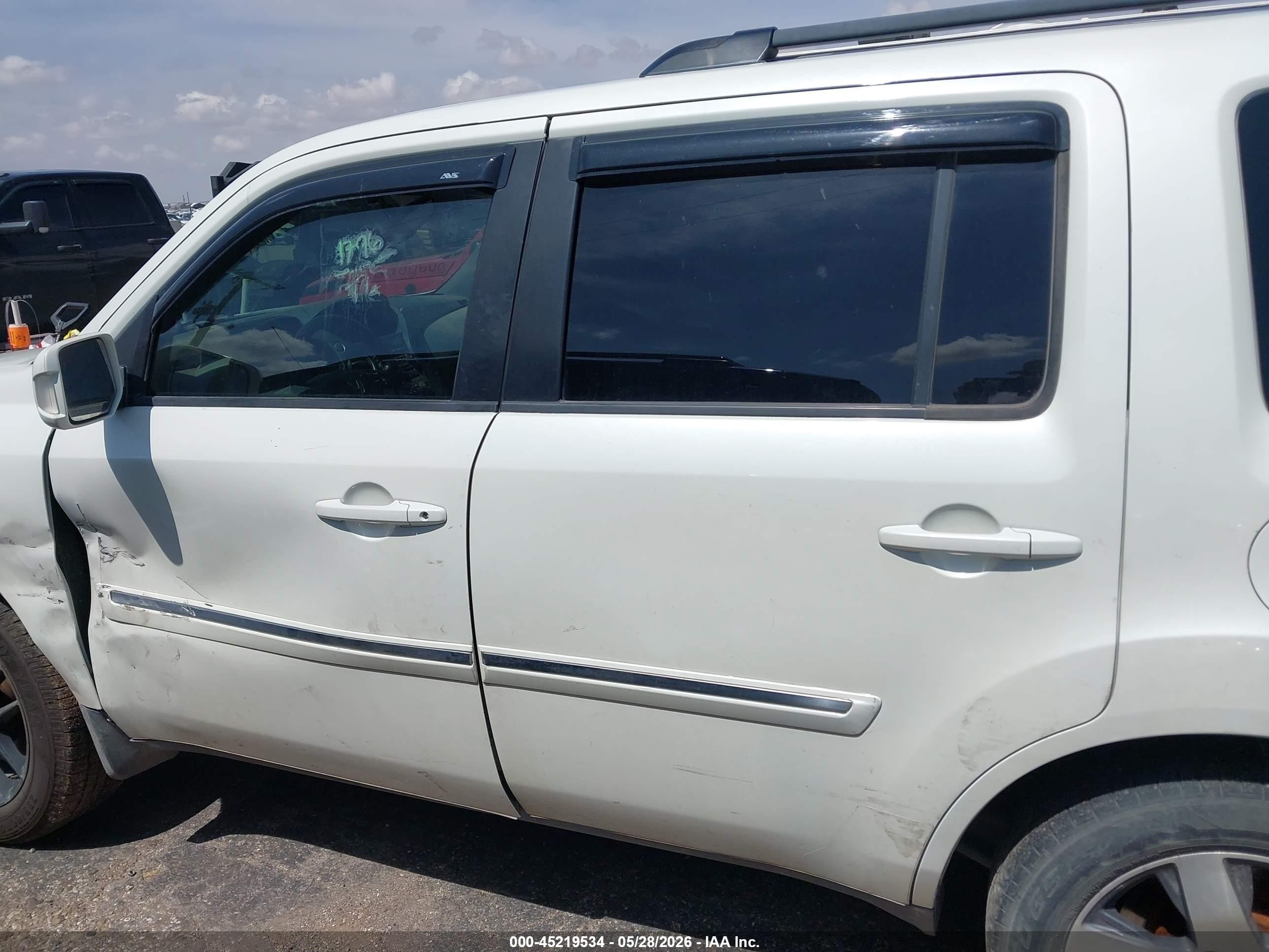 2013 Honda Pilot Touring White vin: 5FNYF4H96DB040277