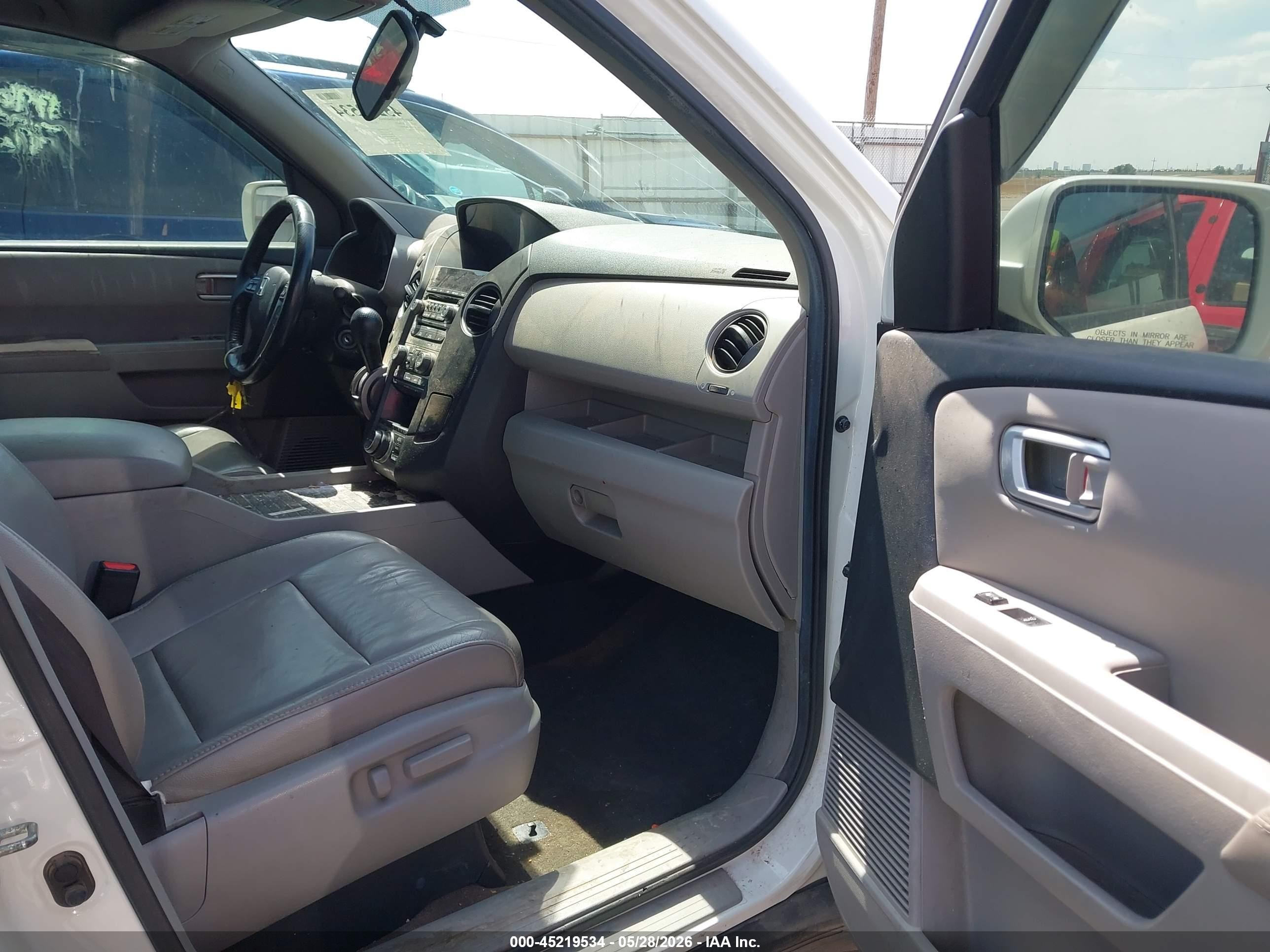2013 Honda Pilot Touring White vin: 5FNYF4H96DB040277