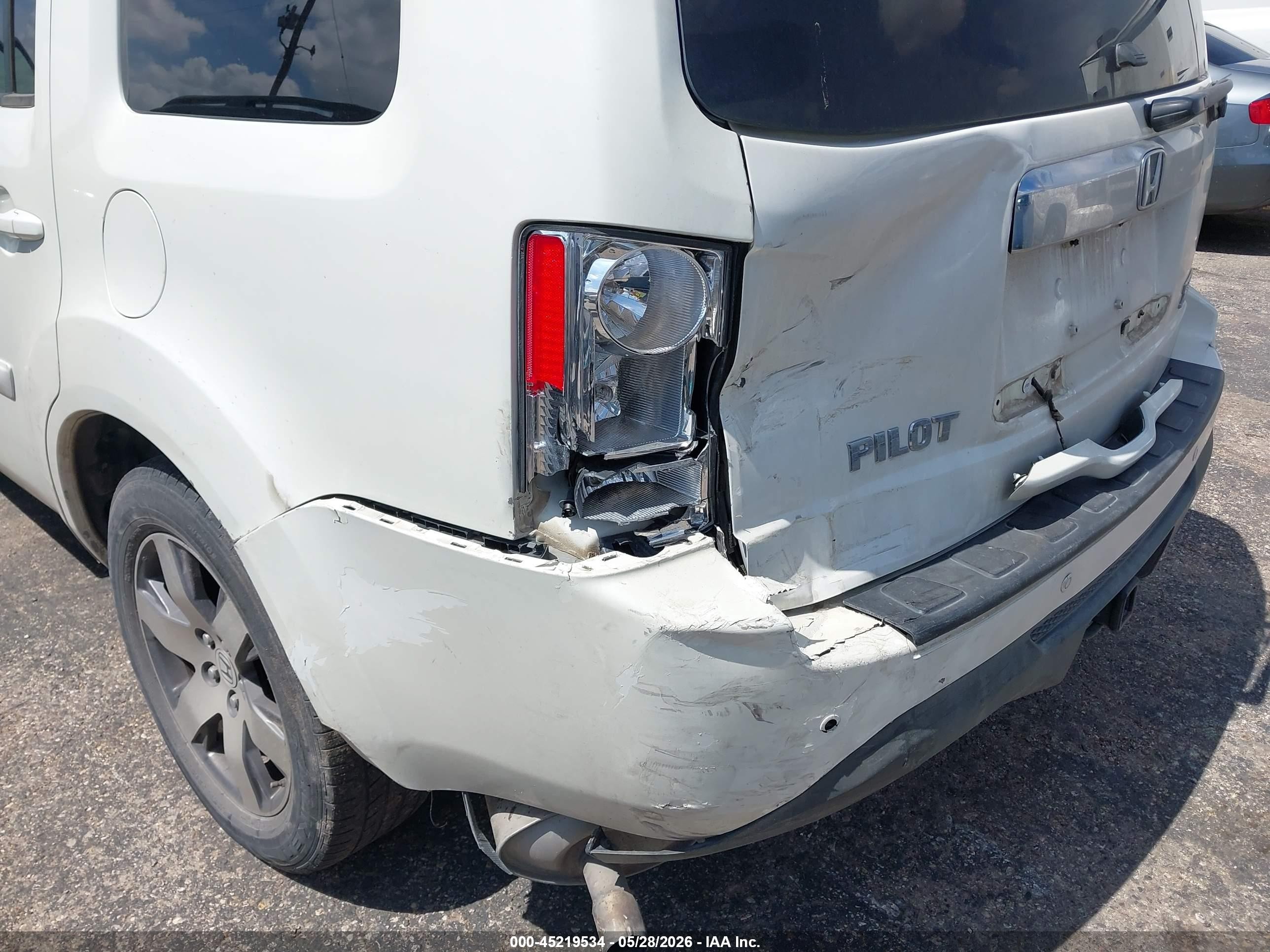 2013 Honda Pilot Touring White vin: 5FNYF4H96DB040277