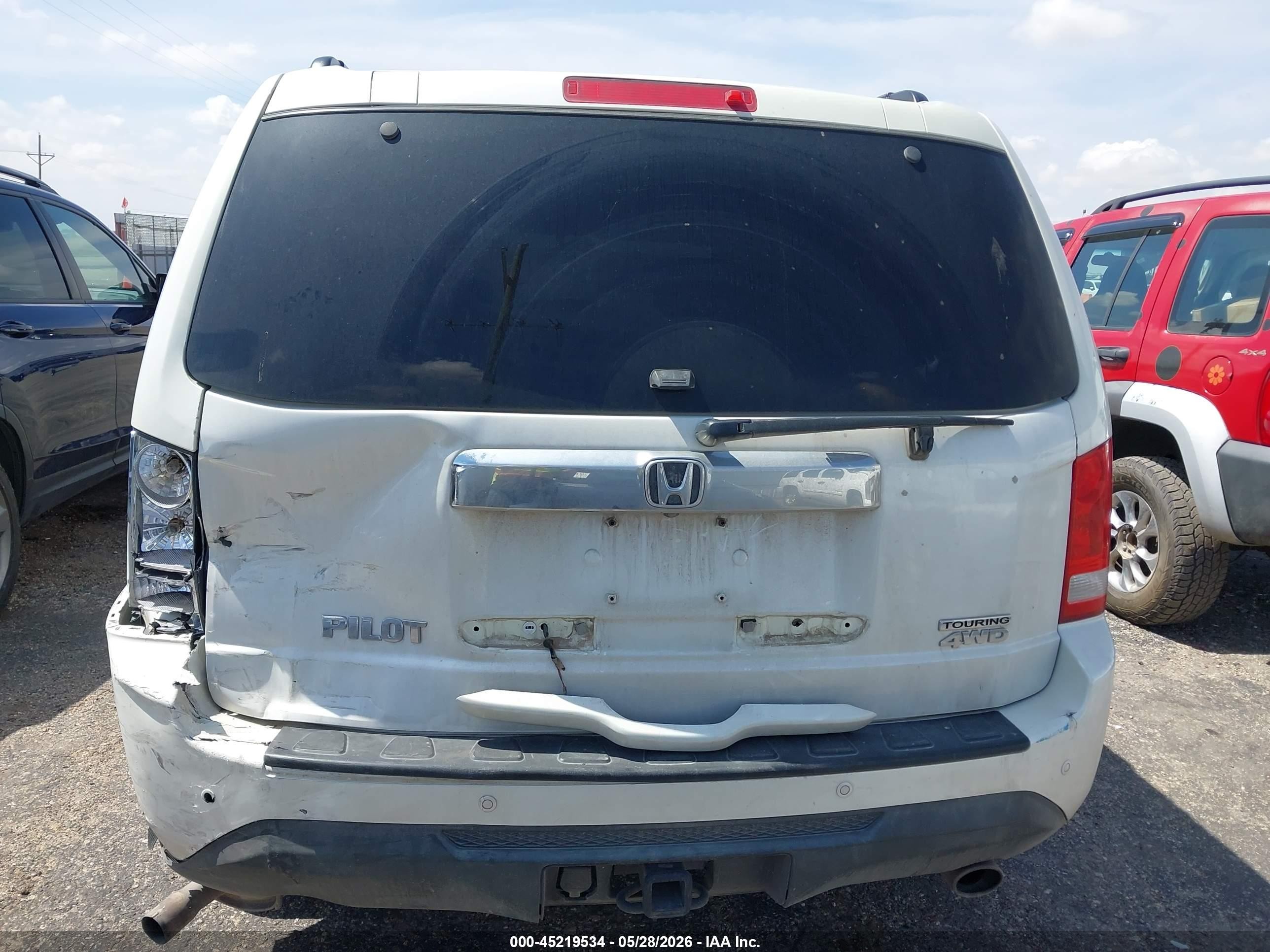 2013 Honda Pilot Touring White vin: 5FNYF4H96DB040277