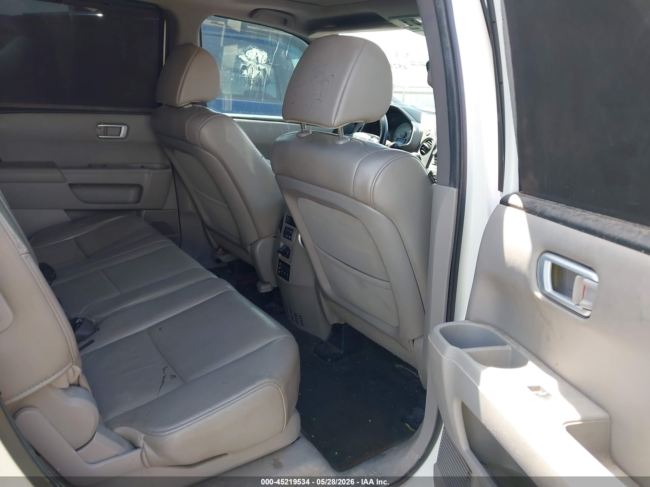 2013 Honda Pilot Touring White vin: 5FNYF4H96DB040277