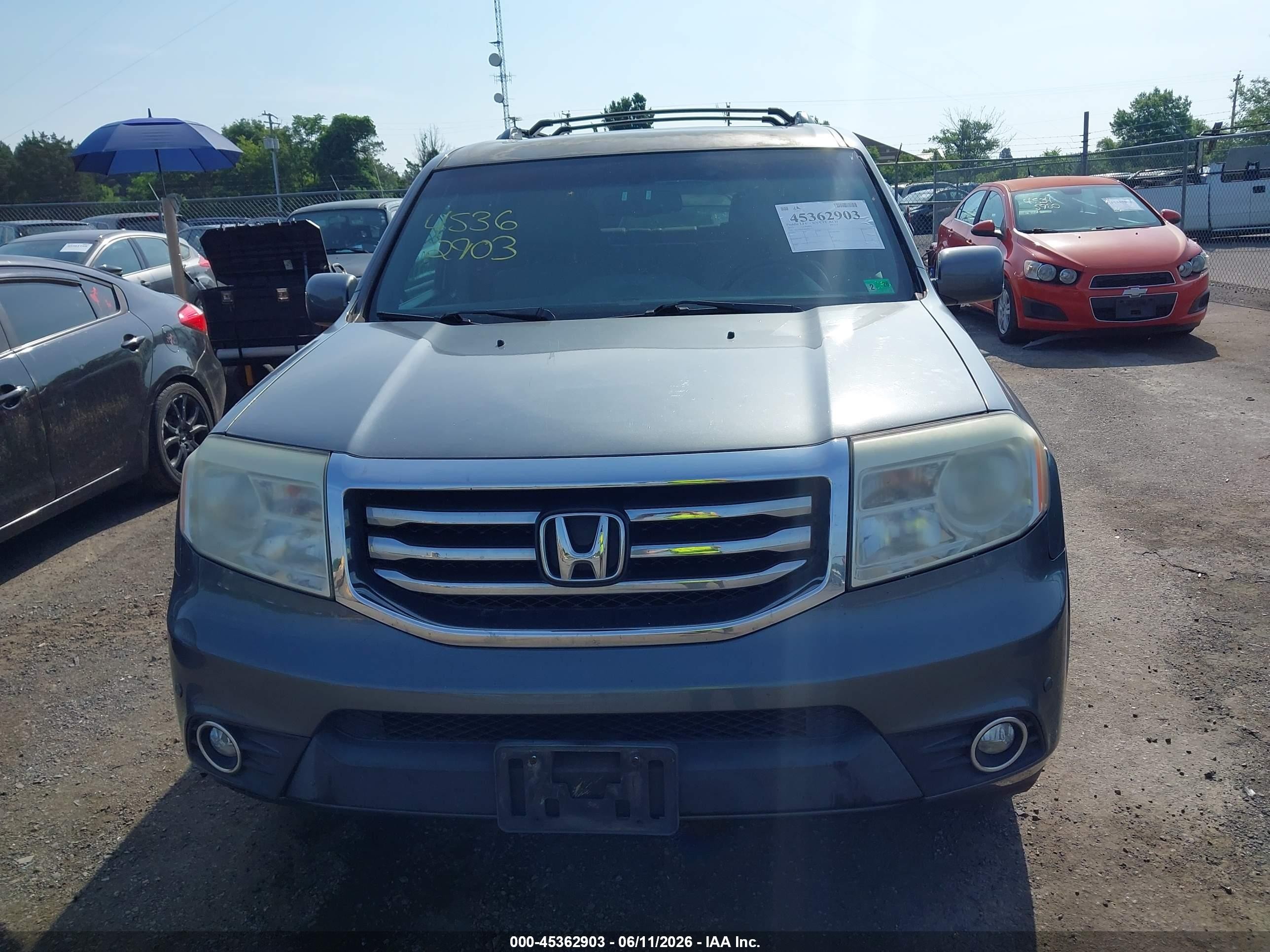 2013 Honda Pilot Touring Gray vin: 5FNYF4H96DB065535