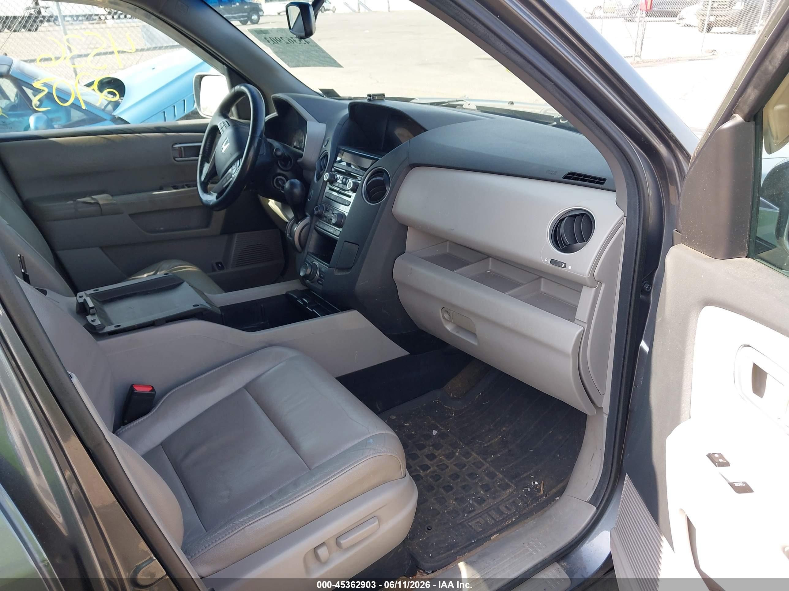 2013 Honda Pilot Touring Gray vin: 5FNYF4H96DB065535