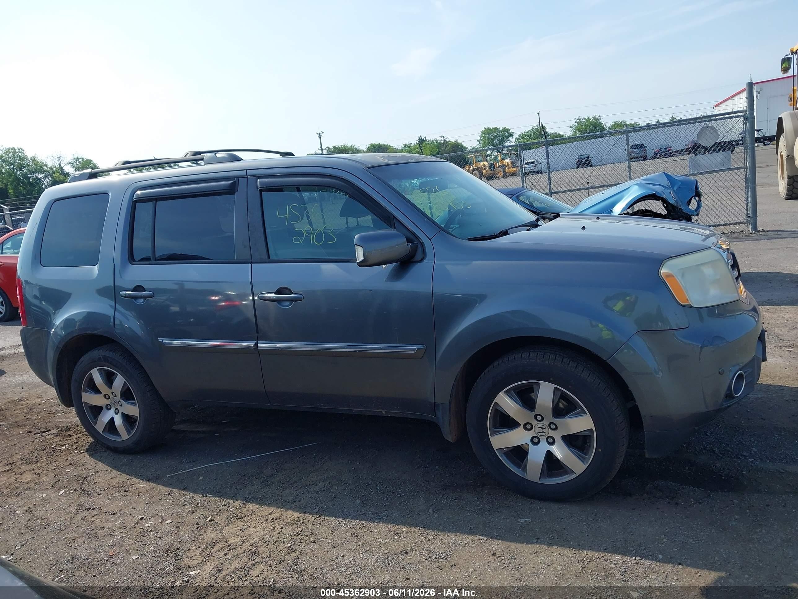 2013 Honda Pilot Touring Gray vin: 5FNYF4H96DB065535