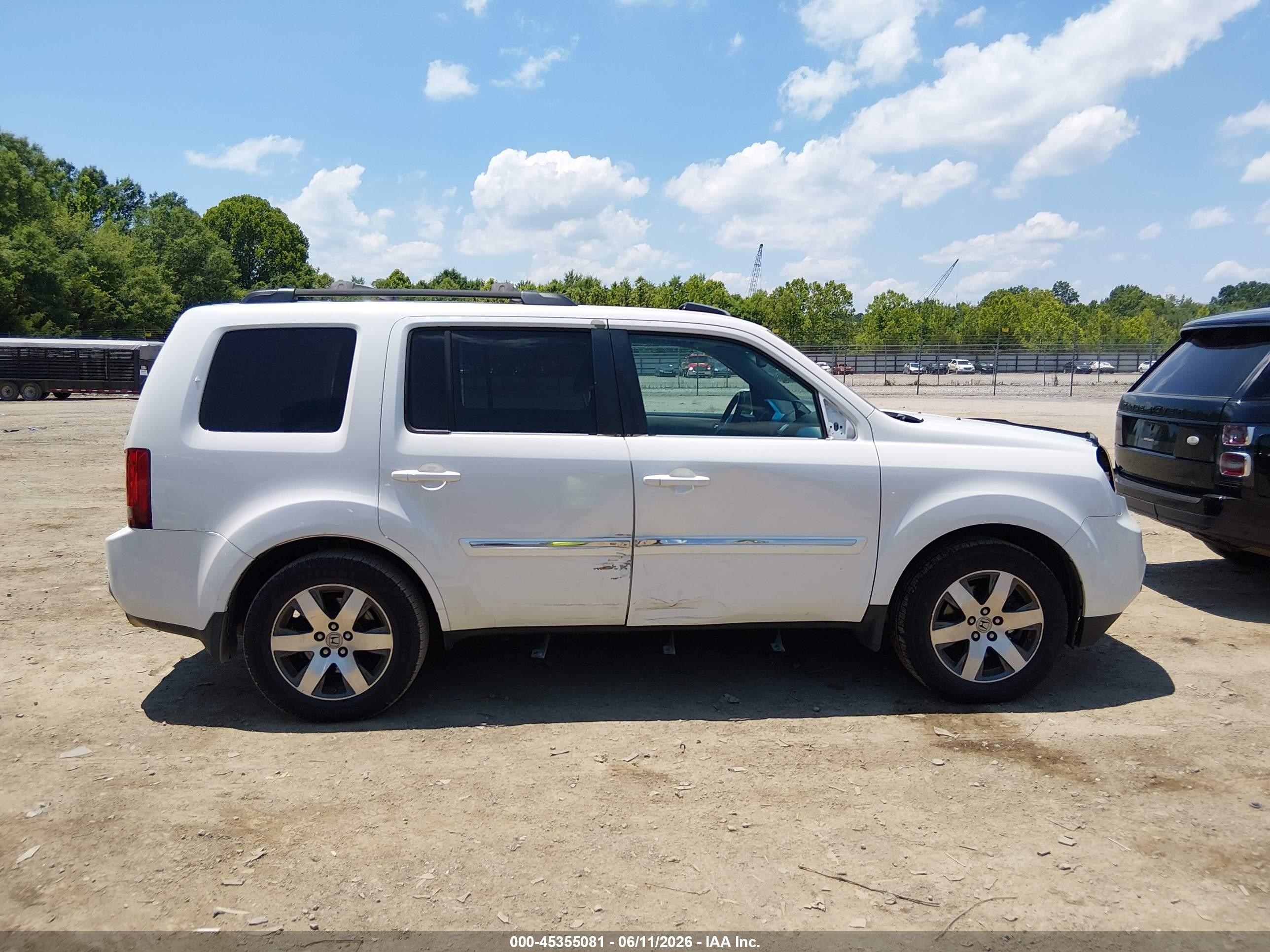 2013 Honda Pilot Touring White vin: 5FNYF4H96DB067978