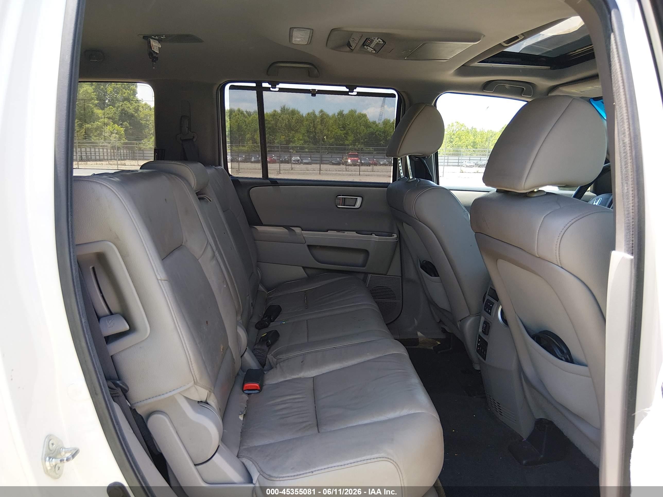 2013 Honda Pilot Touring White vin: 5FNYF4H96DB067978