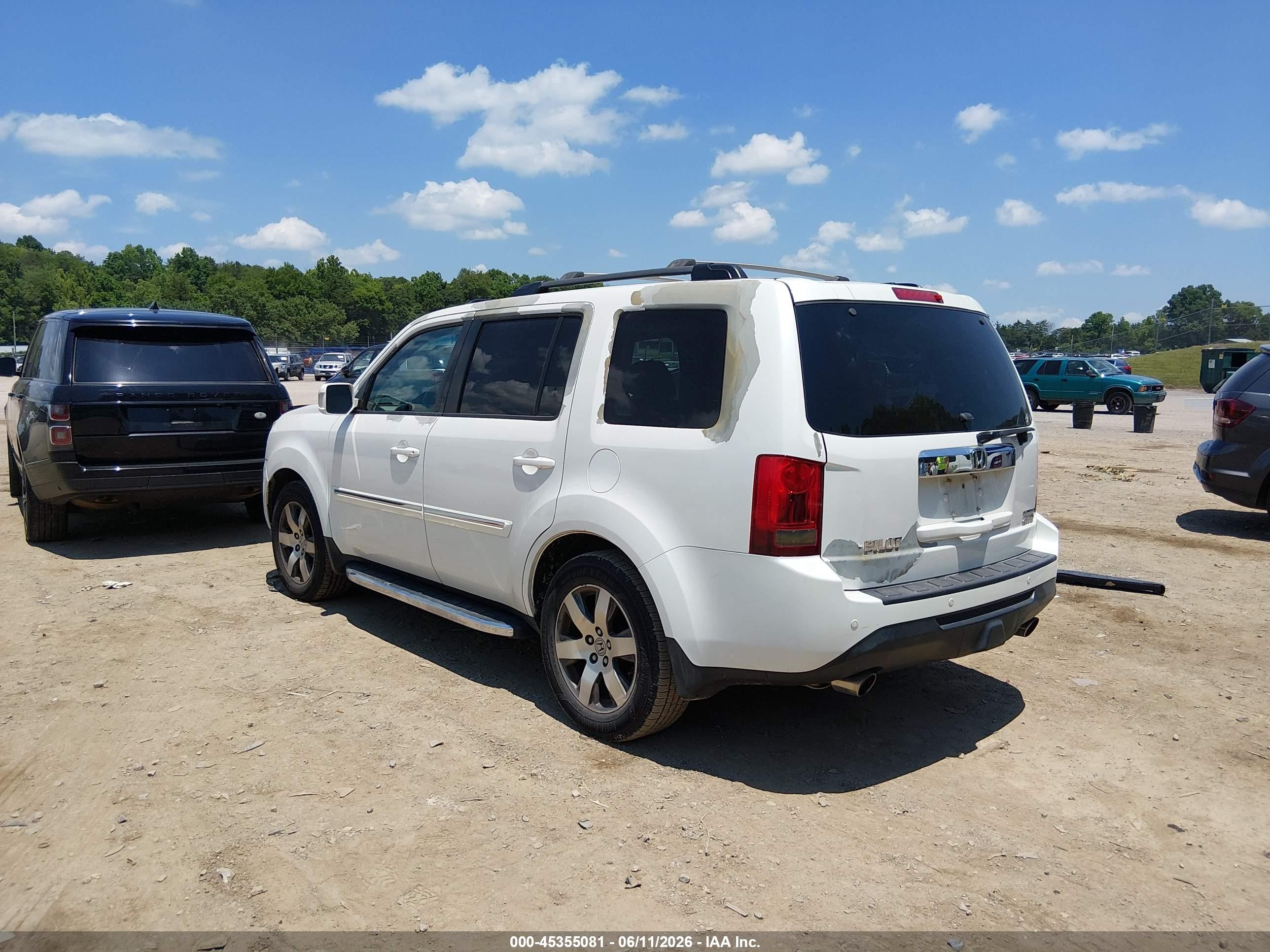 2013 Honda Pilot Touring White vin: 5FNYF4H96DB067978