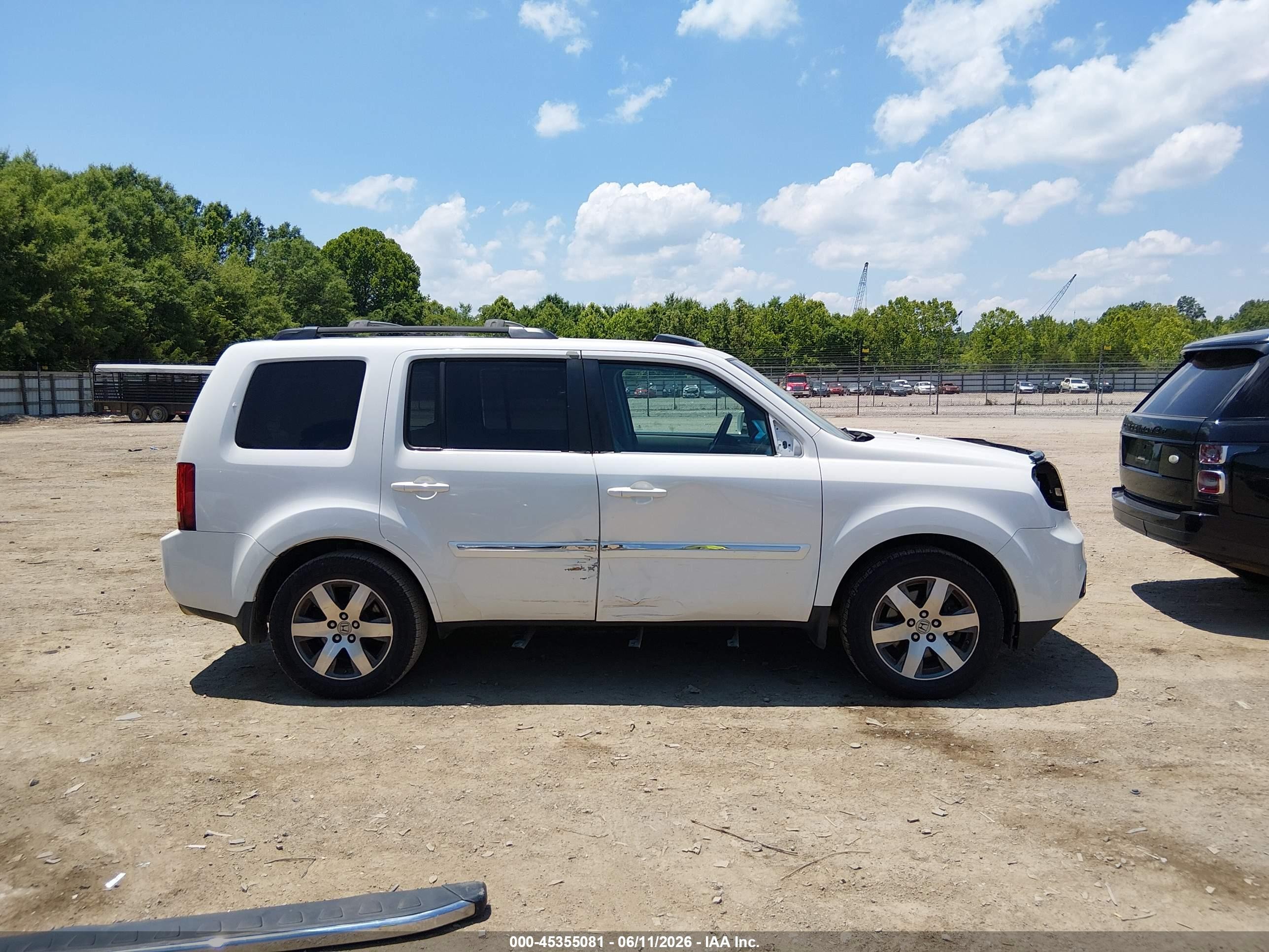 2013 Honda Pilot Touring White vin: 5FNYF4H96DB067978