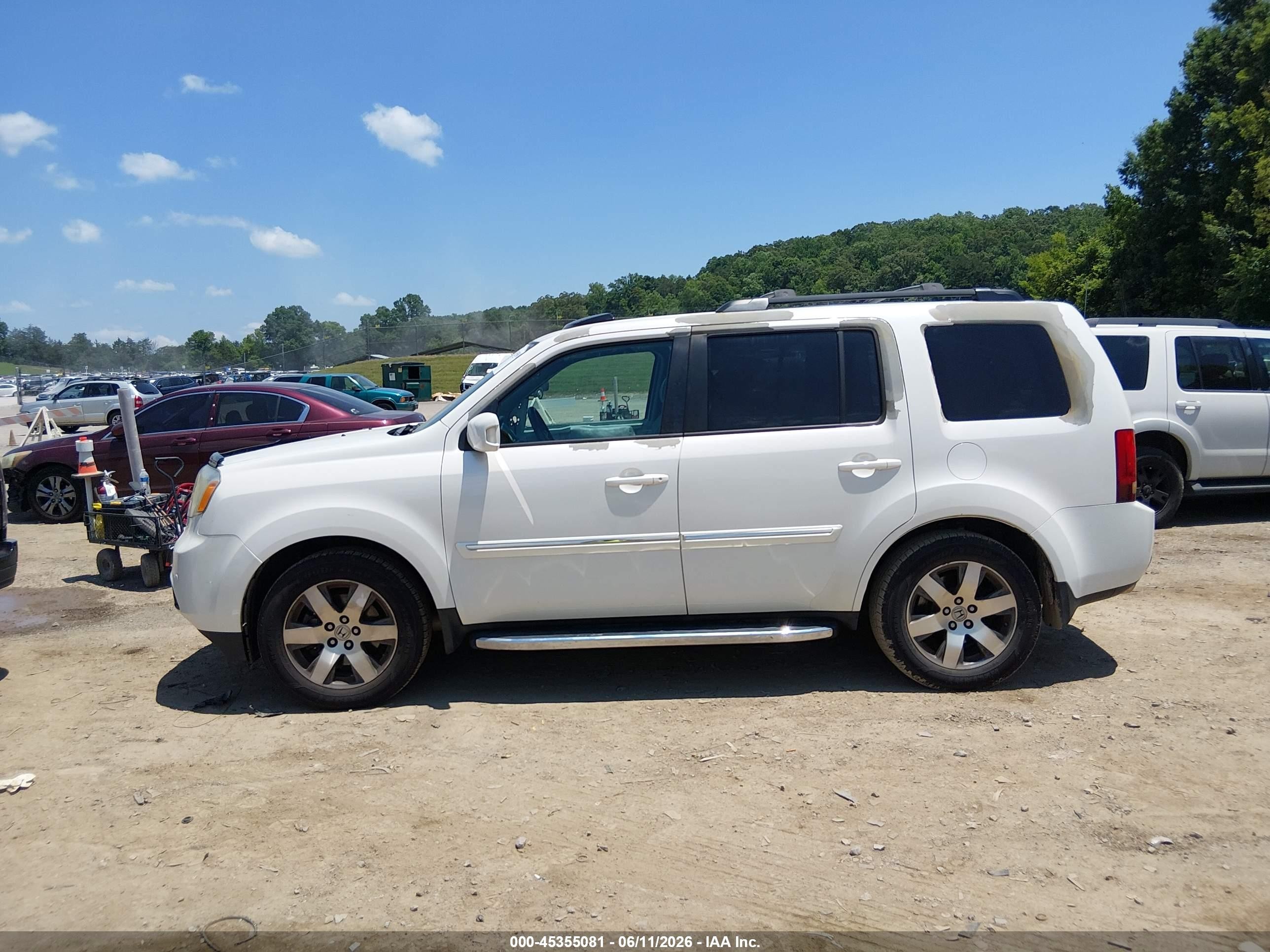 2013 Honda Pilot Touring White vin: 5FNYF4H96DB067978